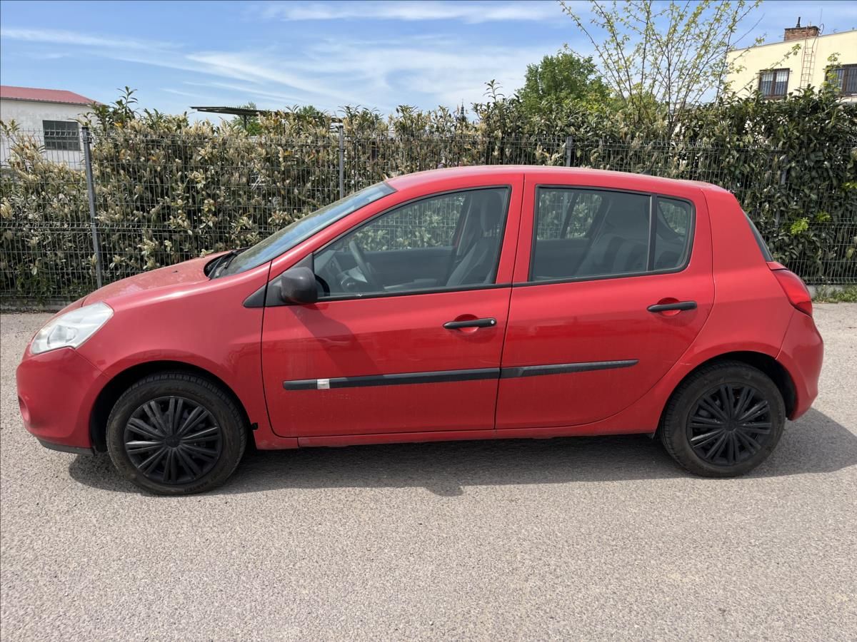 Renault Clio, 1,2 i 48 KW ČR  STK 11/27 - fotka 4