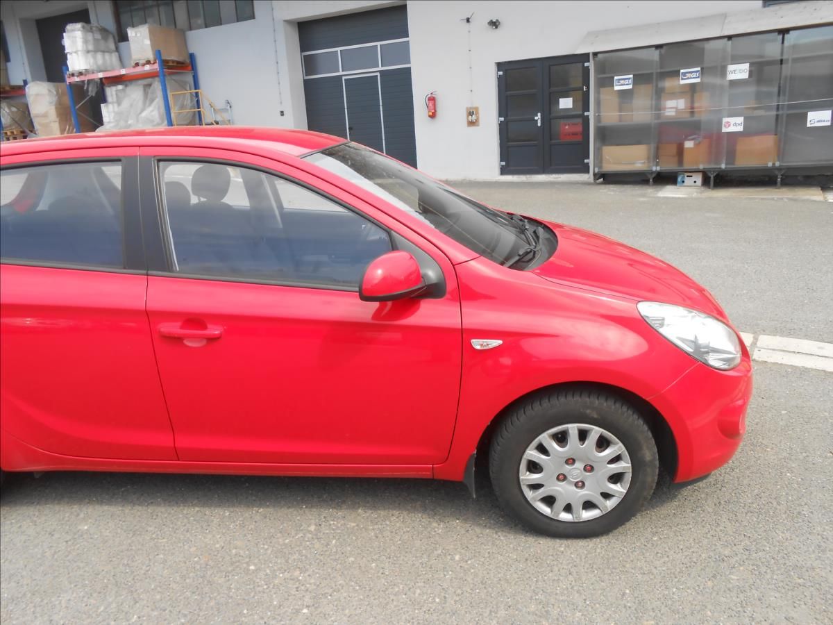 Hyundai i20, 1,2 i 57Kw - fotka 4