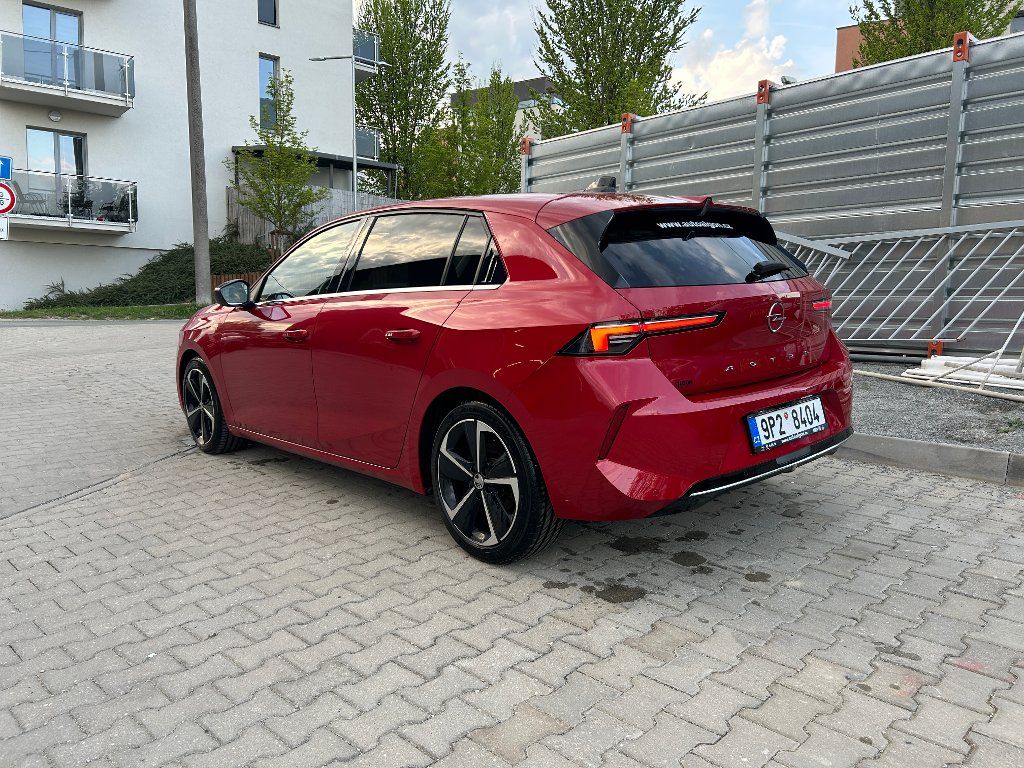 Opel Astra, Elegance 1,2 Turbo 96kW AT8 - fotka 3
