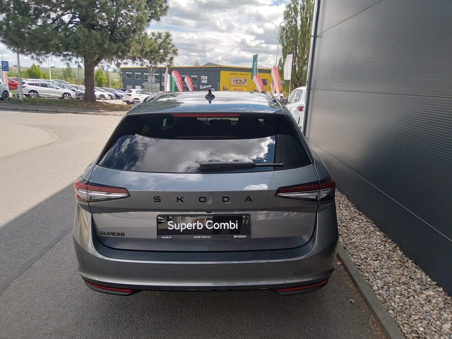 Škoda Superb, Combi Sportline 2,0 TDI 110 kW - fotka 3