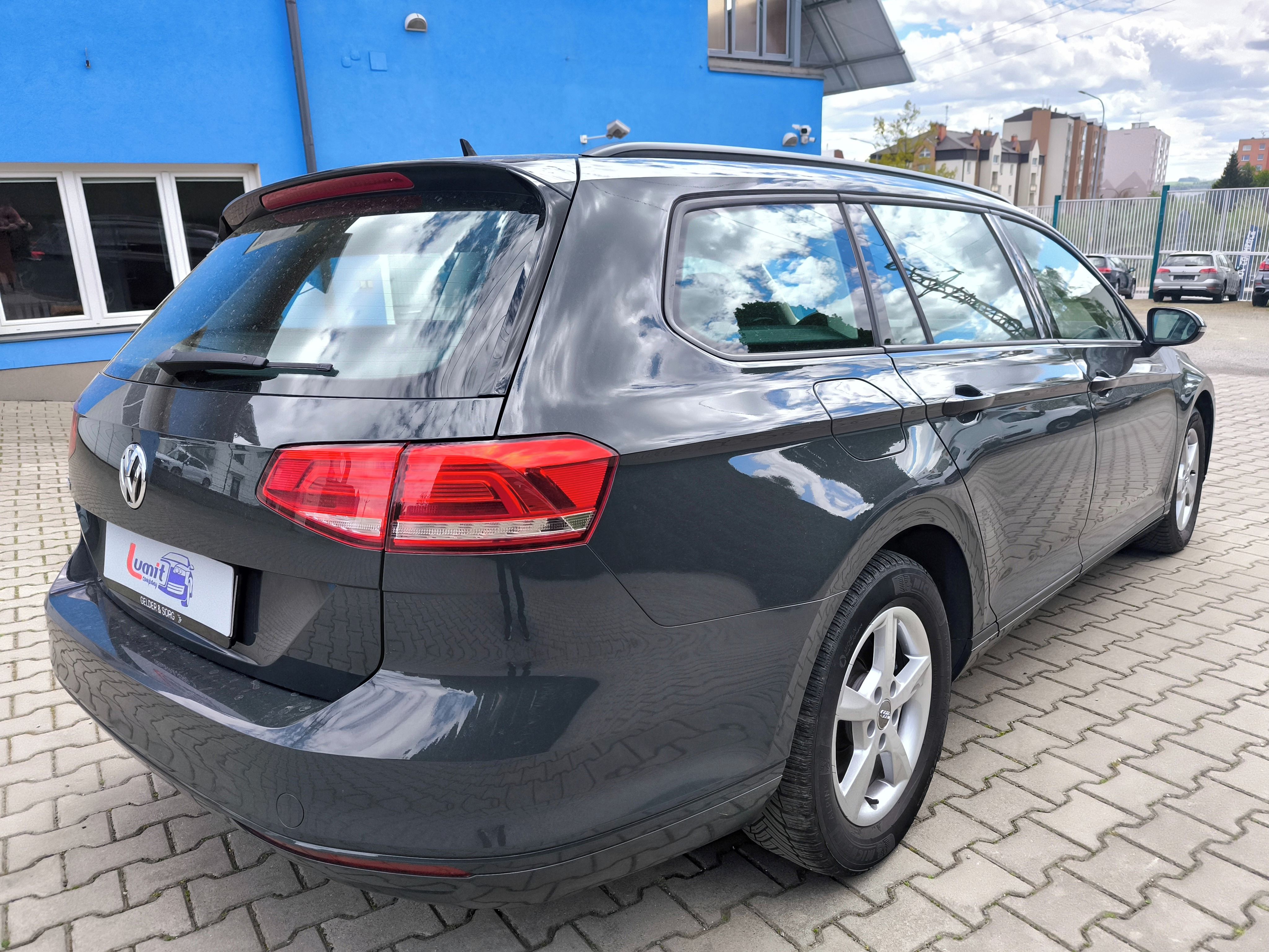 Volkswagen Passat, 2.0 TDi Trendline - fotka 5