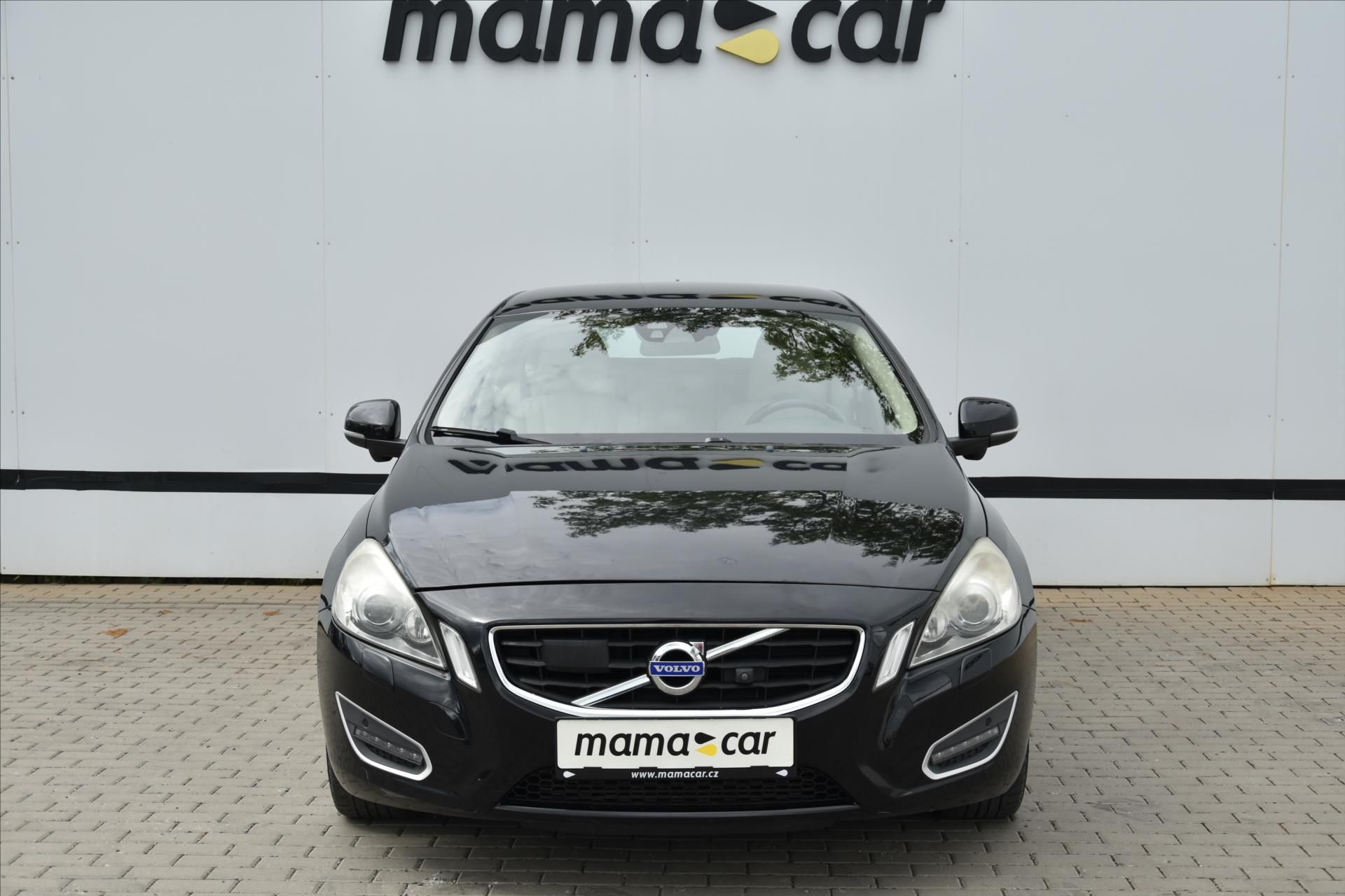 Volvo V60, D3 120kW SERVISNÍ KNIHA TAŽNÉ - fotka 2