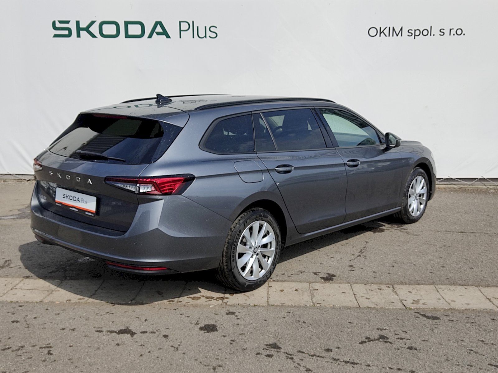Škoda Superb, combi Selection 2,0 Tdi 110 Kw - fotka 2