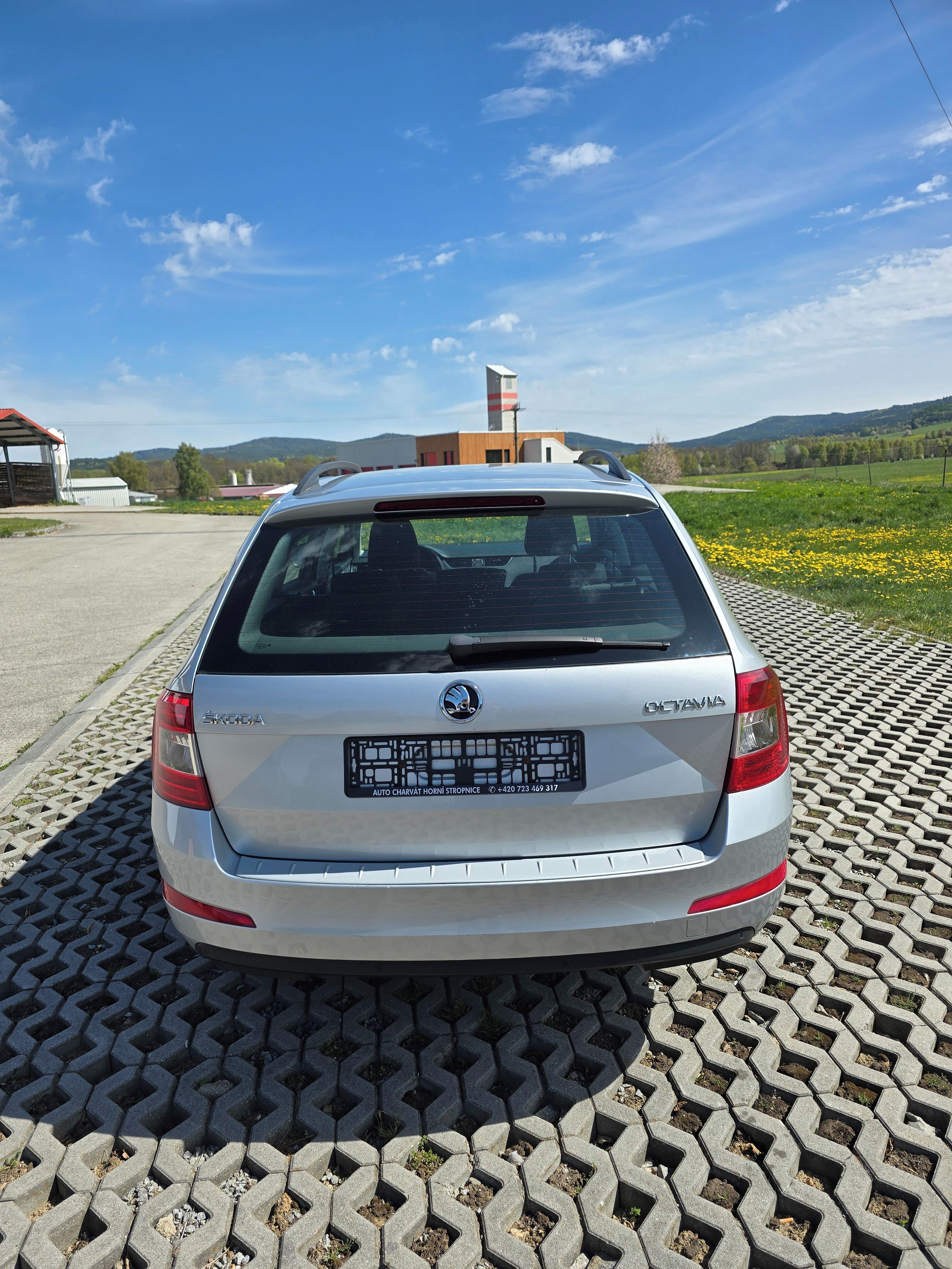Škoda Octavia, 1.6 TDI Combi Naj.157tkm - fotka 6
