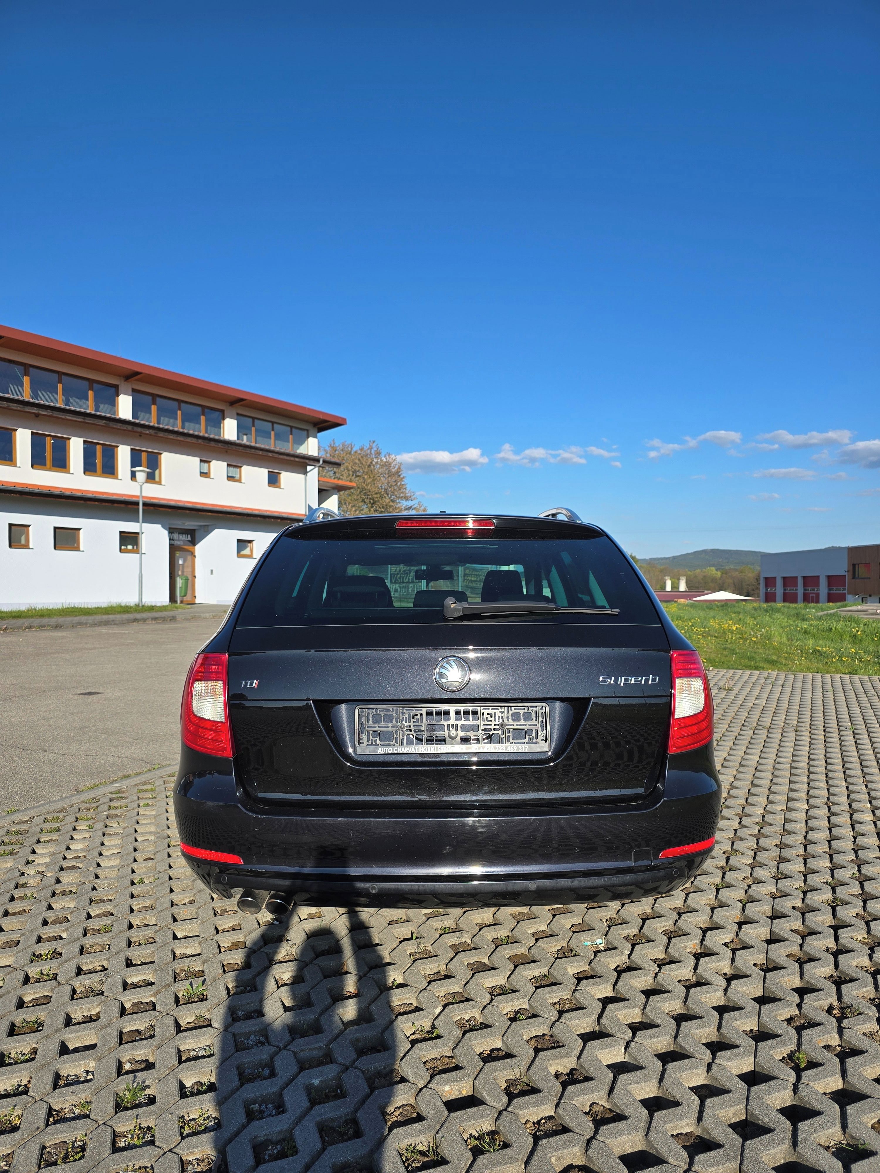 Škoda Superb, 2.0 TDI Combi Elegance - fotka 6