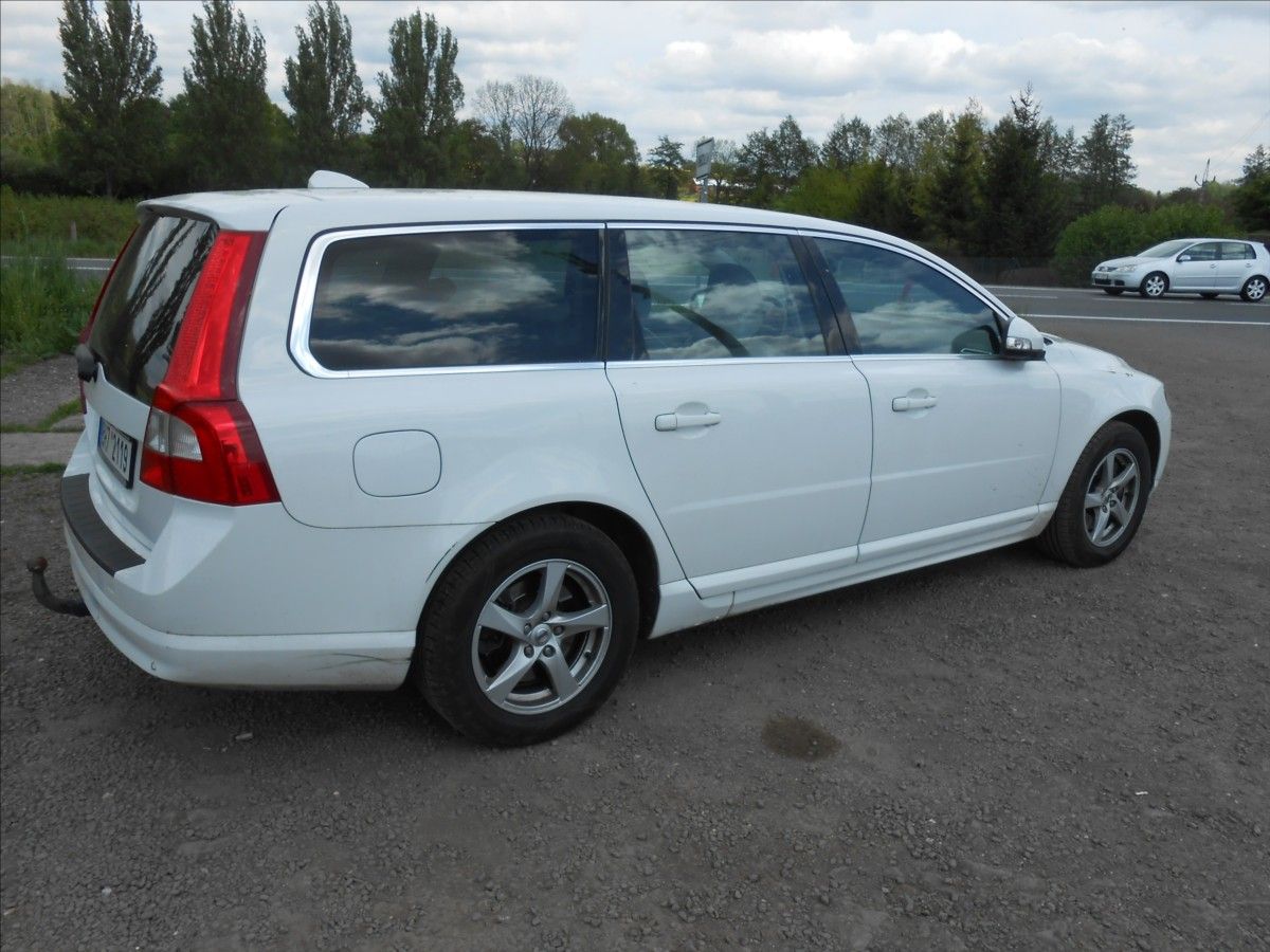 Volvo V70, 2,4 D 5 AWD 136 kW DIGIKLIMA - fotka 6