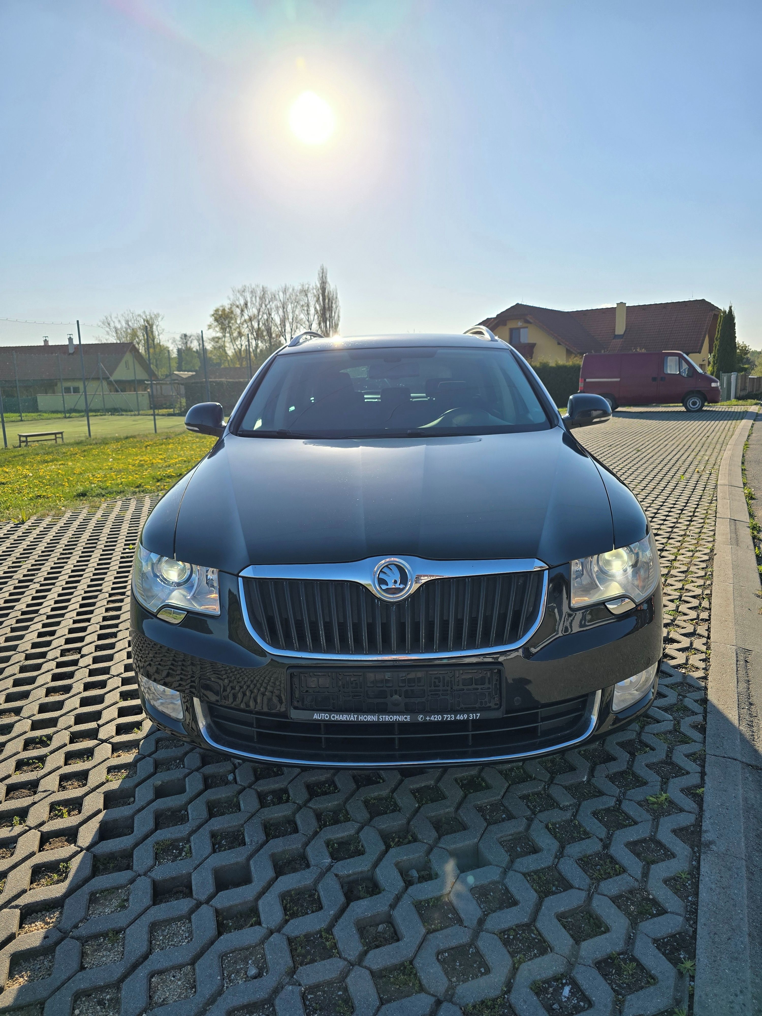 Škoda Superb, 2.0 TDI Combi Elegance - fotka 2