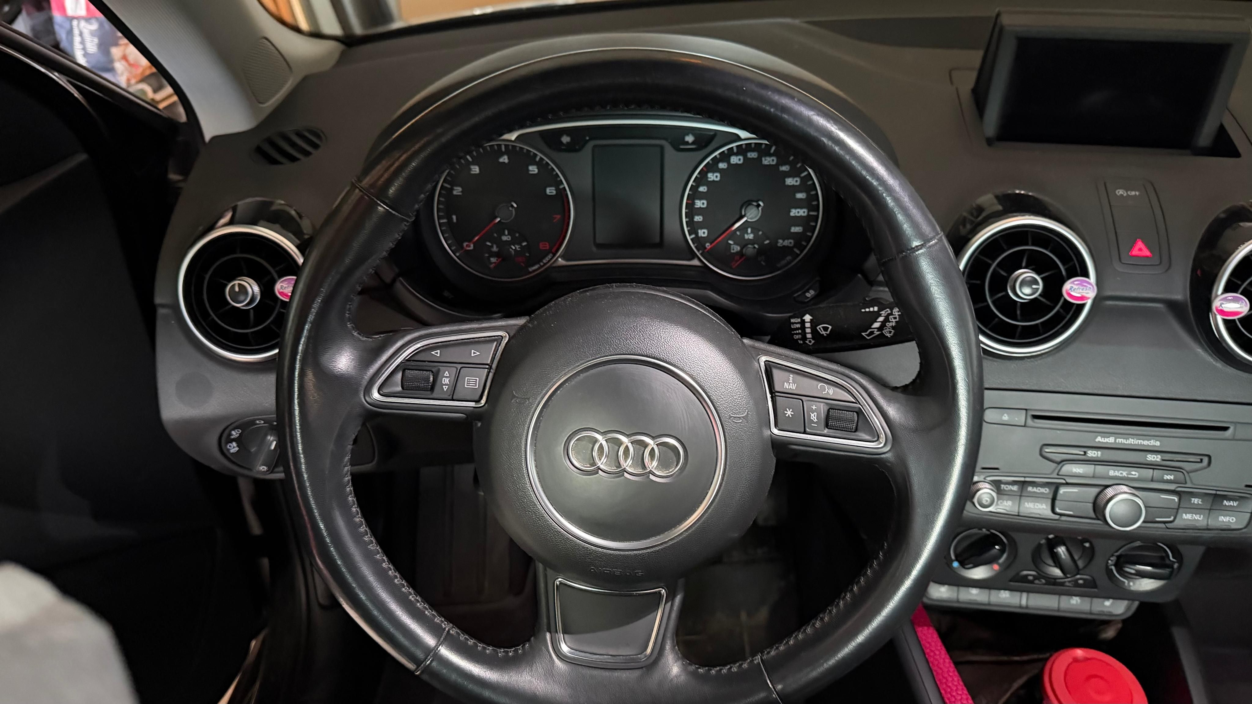 Audi A1, AUDI A1 S-line 1,2 benzín - fotka 2