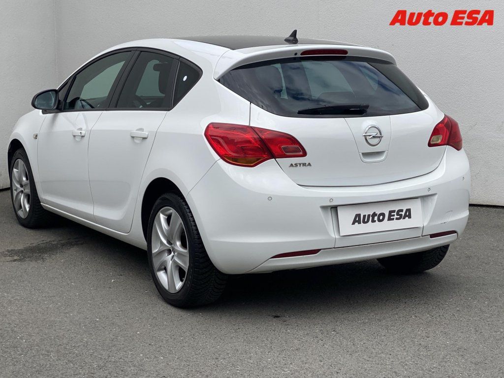 Opel Astra, 1.4 Turbo - fotka 6