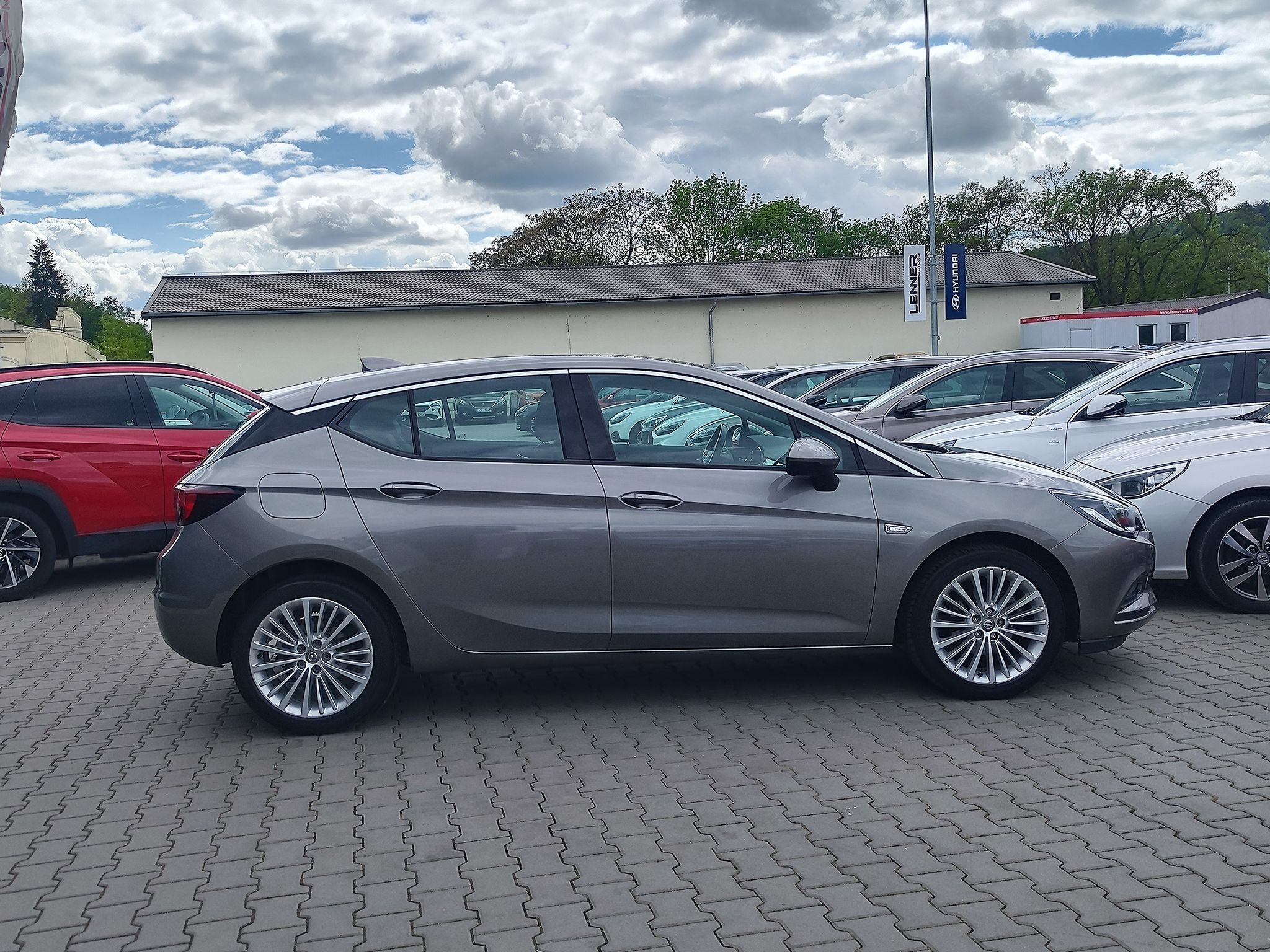 Opel Astra, 1.2 Turbo/92kW Dynamic - fotka 4