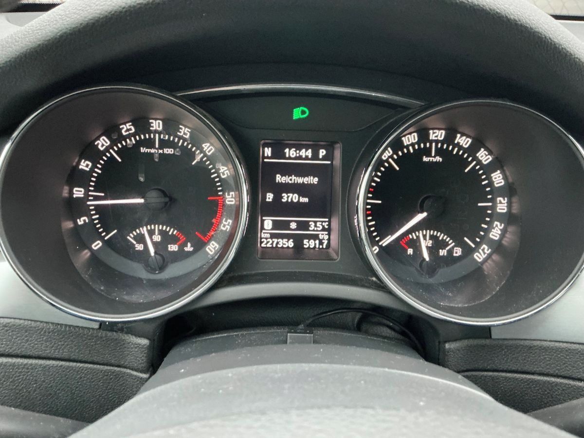 Škoda Superb, 2.0 Tdi 125 KůŽE DSG BI-XENONY - fotka 4