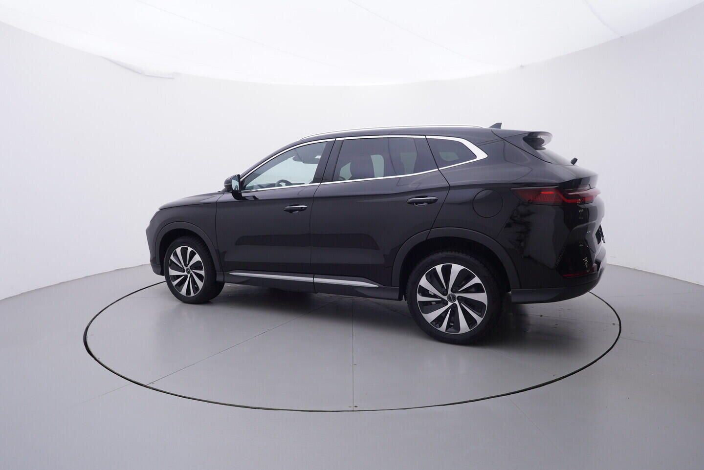 BYD Seal U, Design plg-in hybrid 238 kW - fotka 3