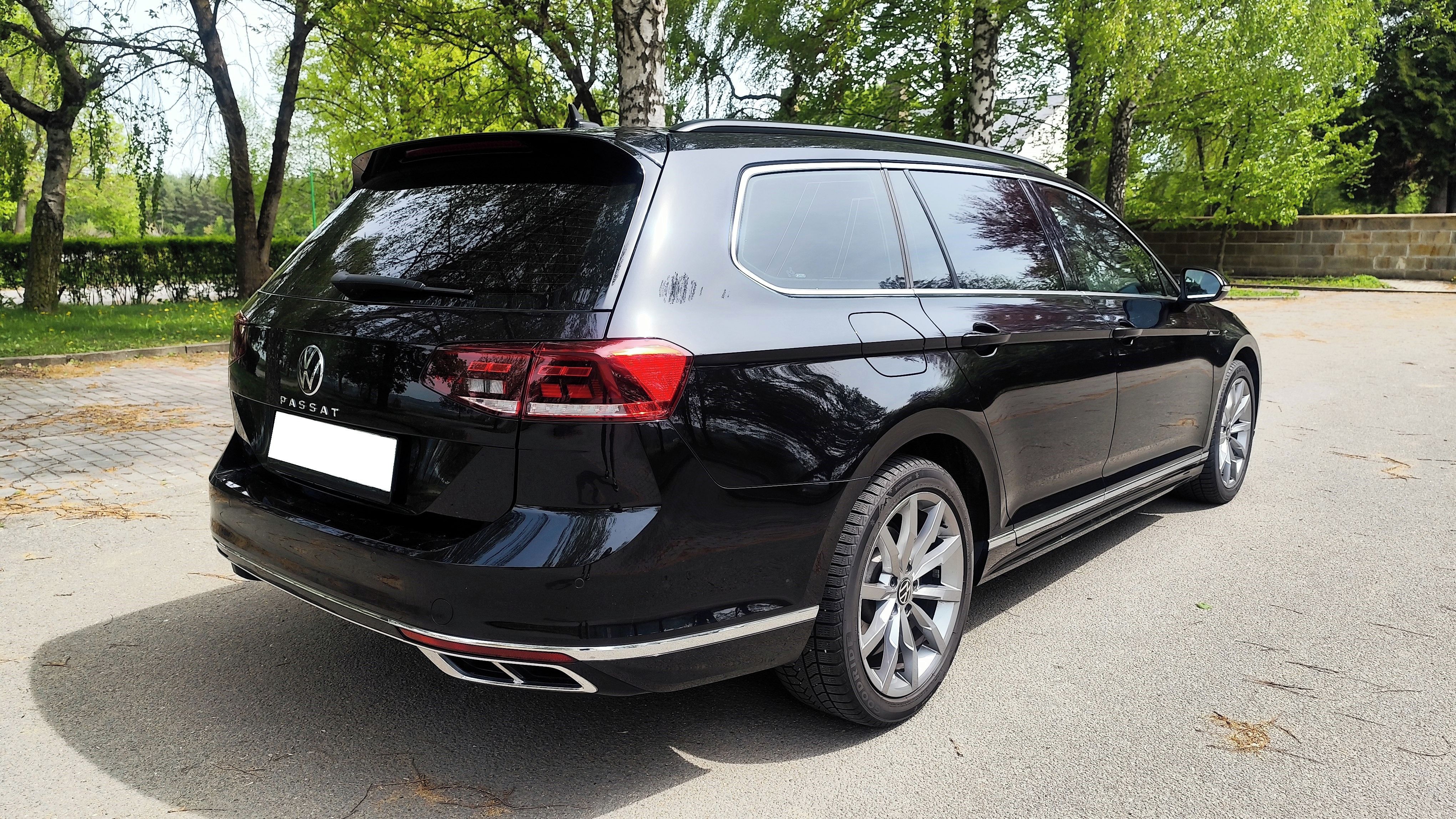 Volkswagen Passat, 2.0 TDI R-LINE FACELIFT MANUÁL - fotka 2