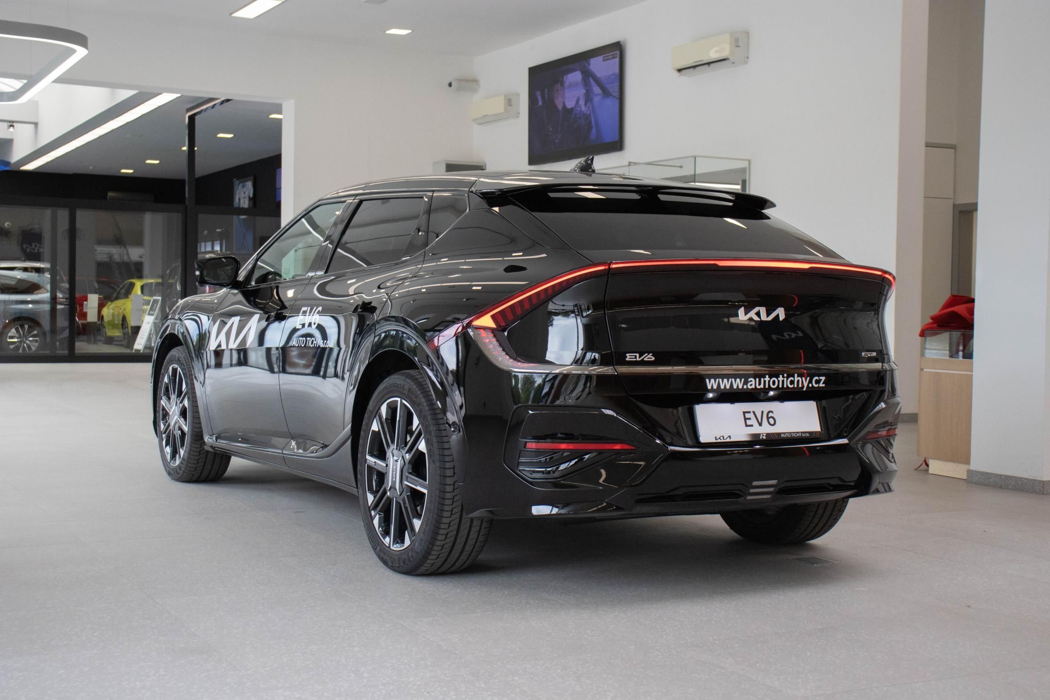 Kia EV6, 4x4 GT-LINE 239kW + 84kWh - fotka 5
