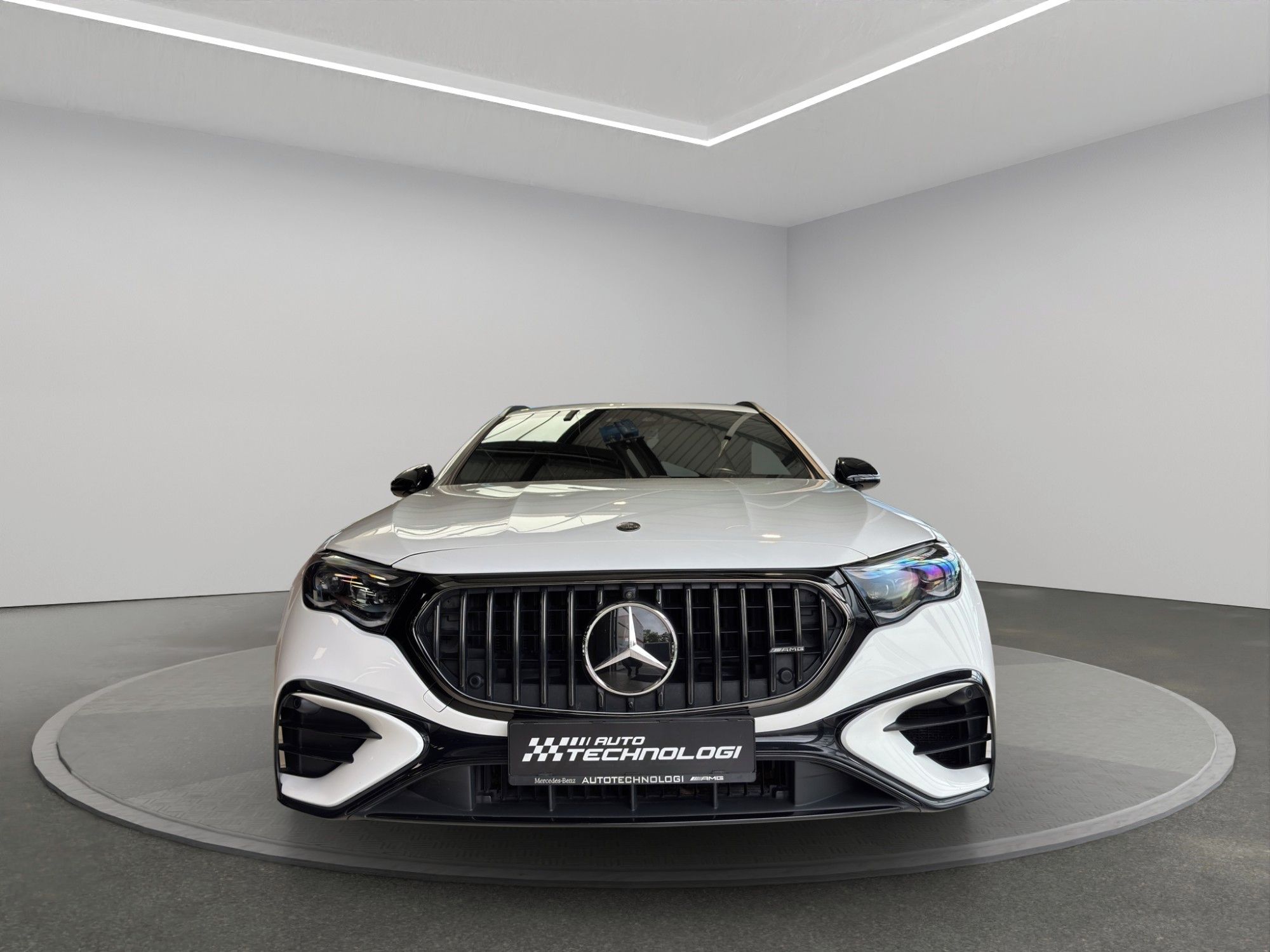 Mercedes-Benz Třídy E, 53 AMG Hybrid 4MATIC+ - fotka 3