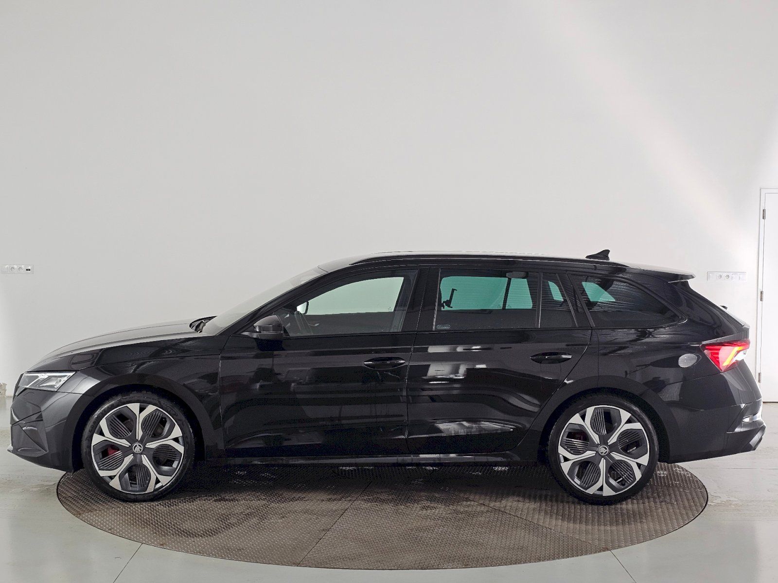 Škoda Octavia, RS 2.0TSi 195kW RS TAŽNÉ - fotka 3