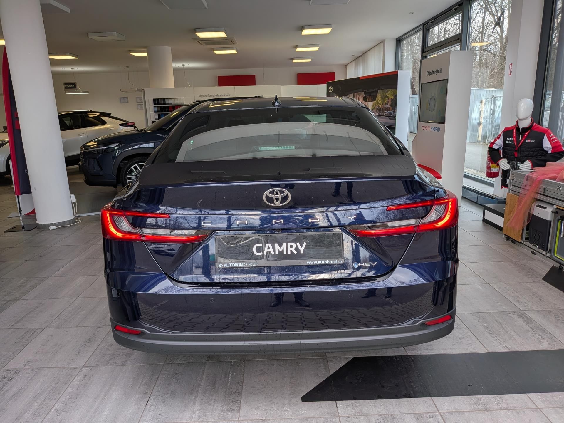 Toyota Camry, Prestige 2.5 Hybrid (230 k) - fotka 6