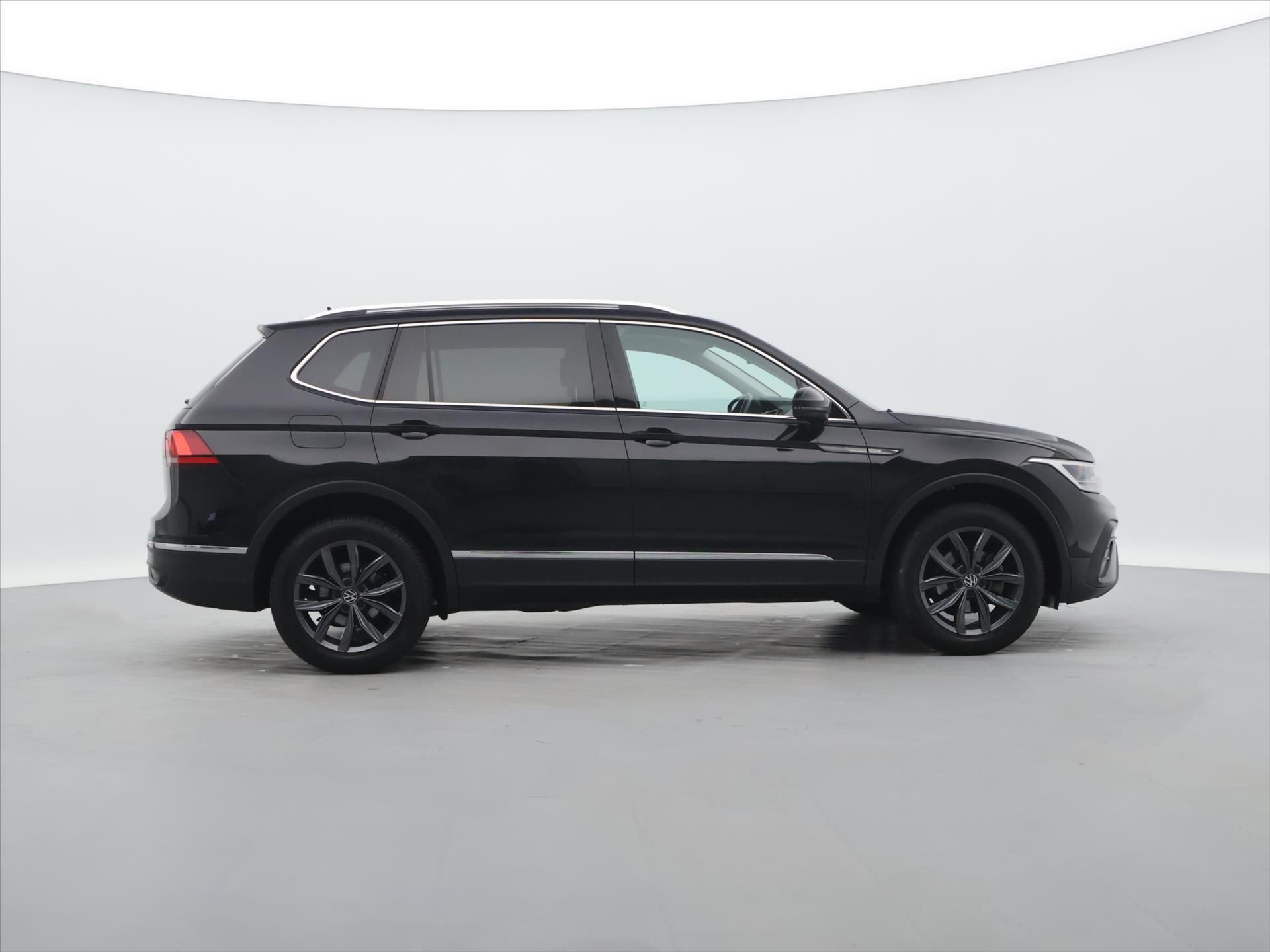 Volkswagen Tiguan Allspace, 1,5 TSI 110 kW Life DSG DPH CZ - fotka 6