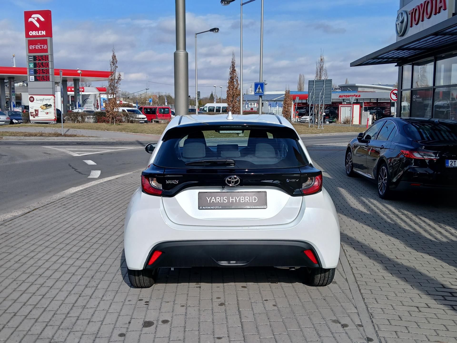 Toyota Yaris, 1,5 HEV 116k e-CVT Comfort - fotka 6