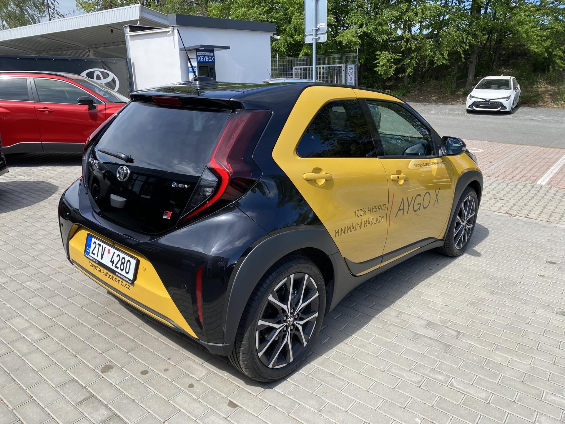 Toyota Aygo, 1.5 HEV GR SPORT + zimní pneu - fotka 6
