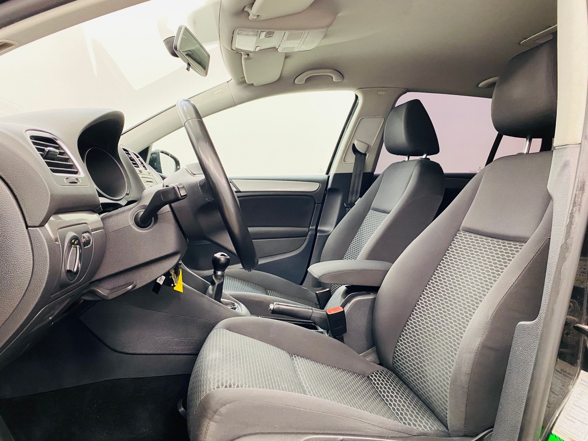 Volkswagen Golf, 1.6 TDI Aut. Klima ČR - fotka 5