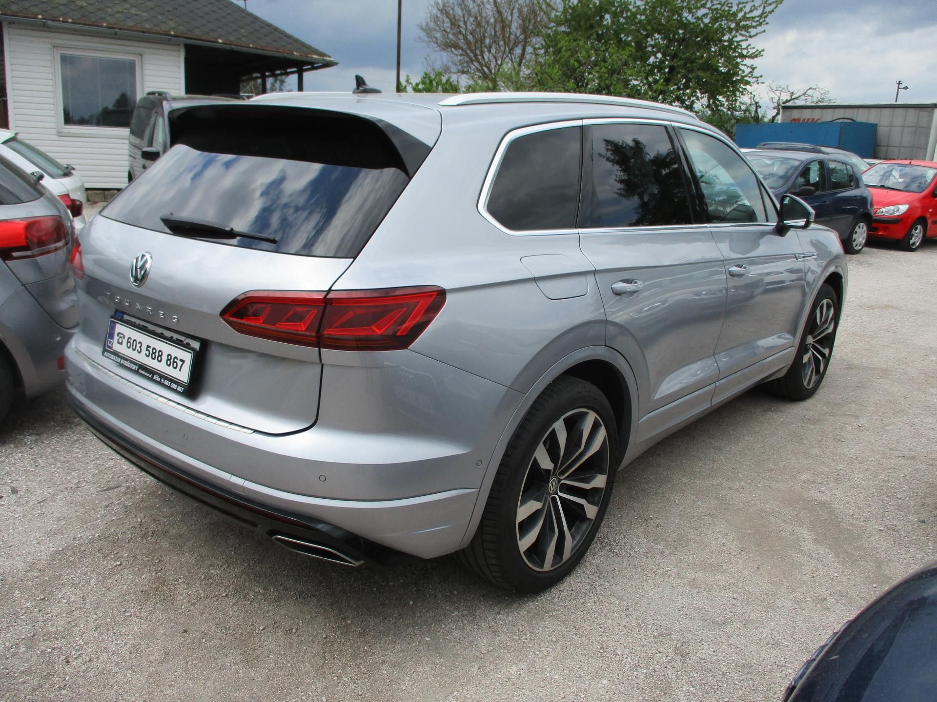 Volkswagen Touareg, R Line 3,0 TDi - fotka 3