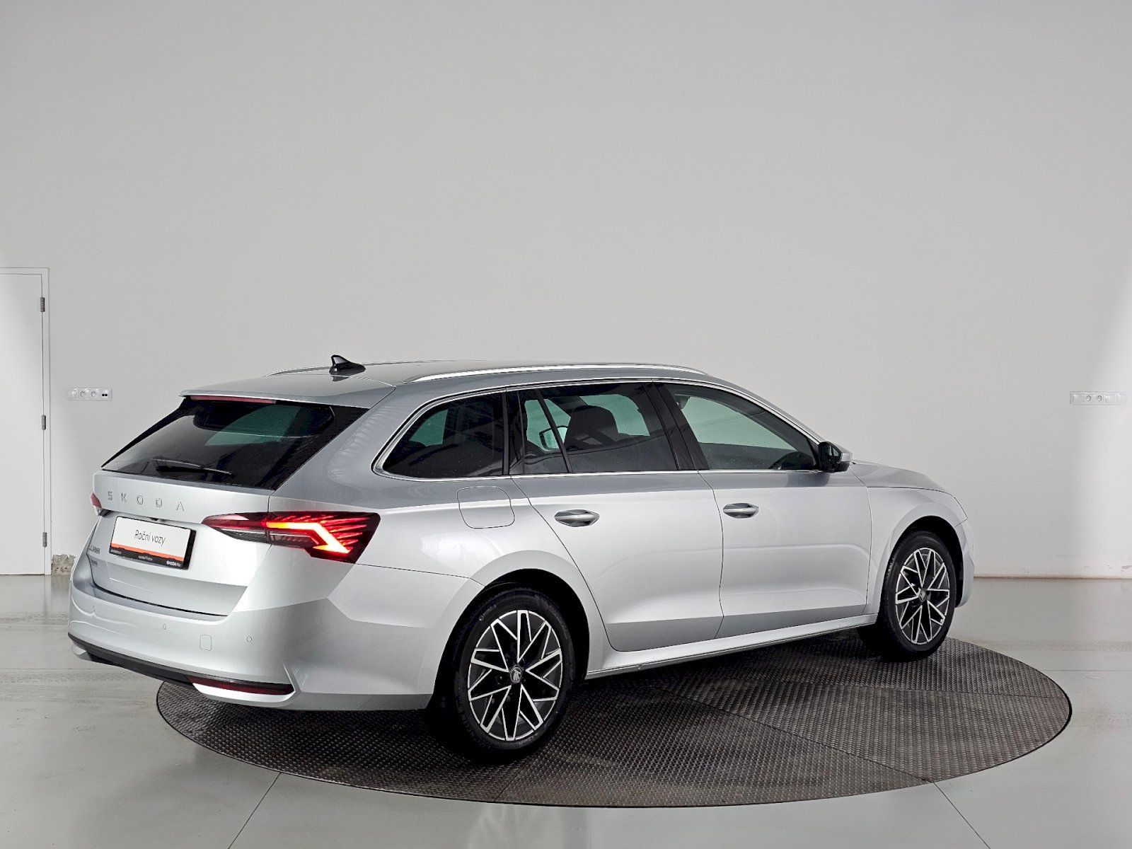 Škoda Octavia, COMBI 1,5 TSI DSG TOP SELECTIO - fotka 2