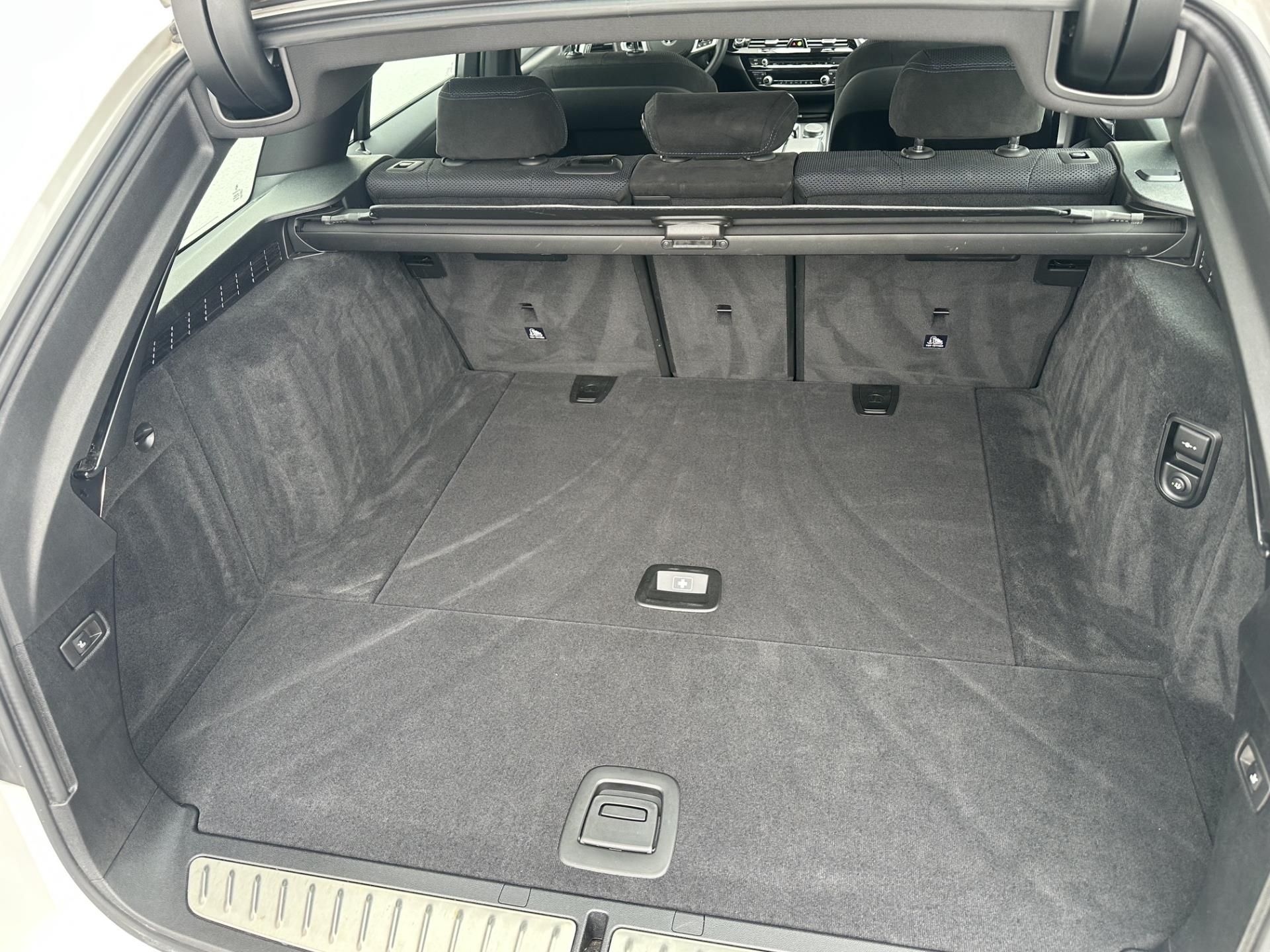 BMW Řada 5, 520d xDrive Touring Mpaket - fotka 5