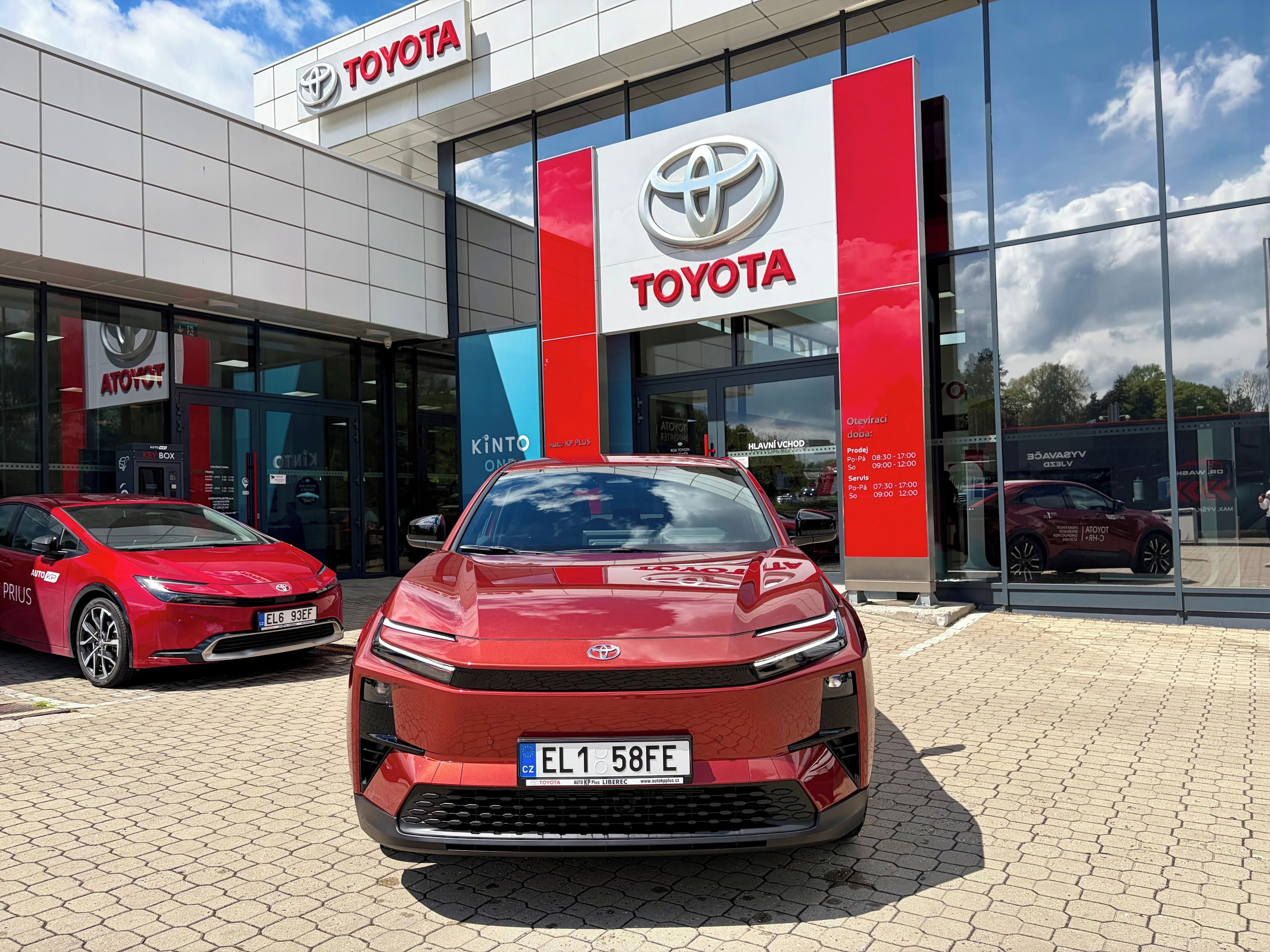Toyota C-HR, +, 224k Style+Dynamic - fotka 2