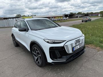 S-Line,Quattro,100kWh, záruka