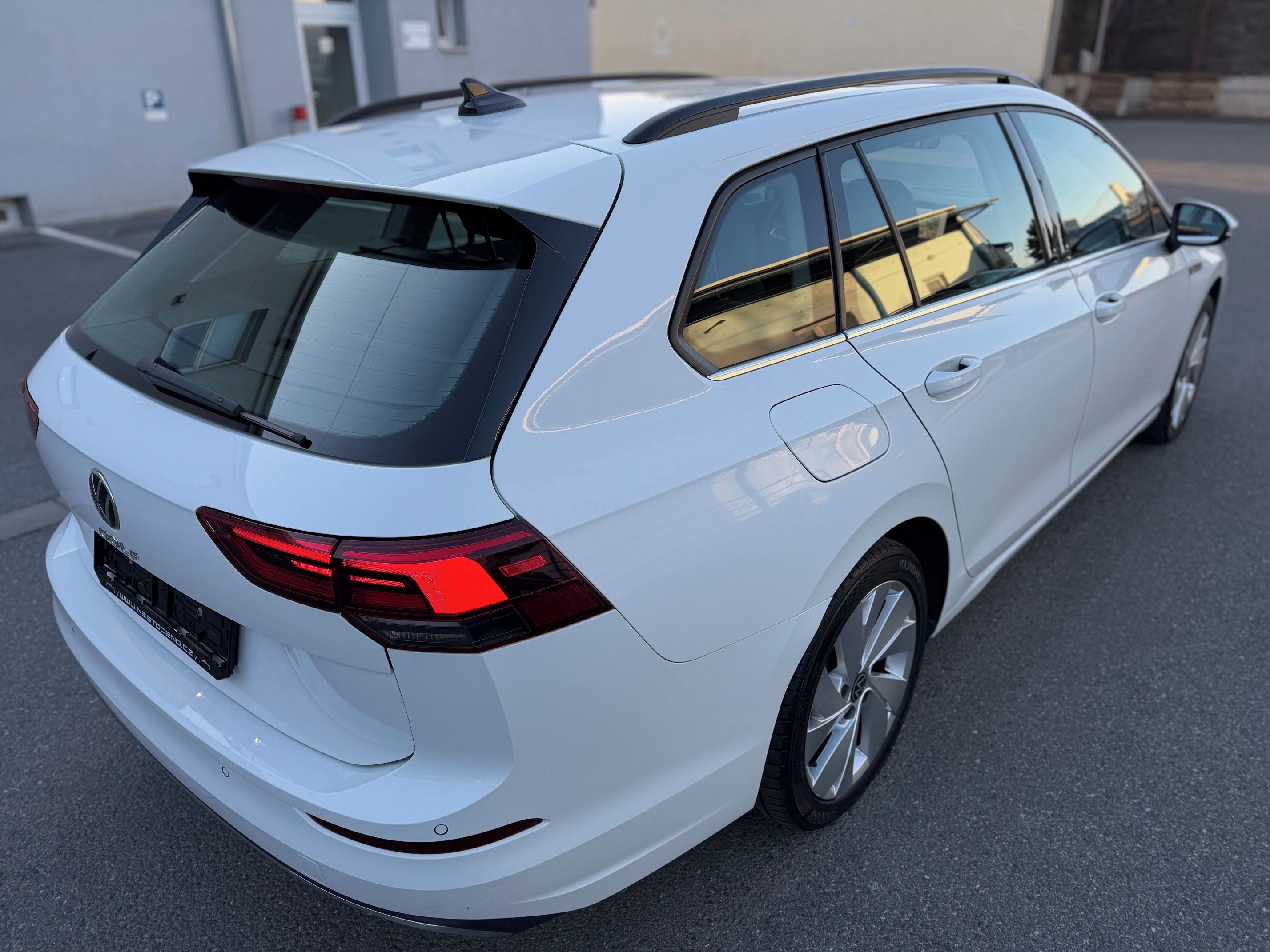 Volkswagen Golf, 110kw DSG STYLE odp.DPH - fotka 3