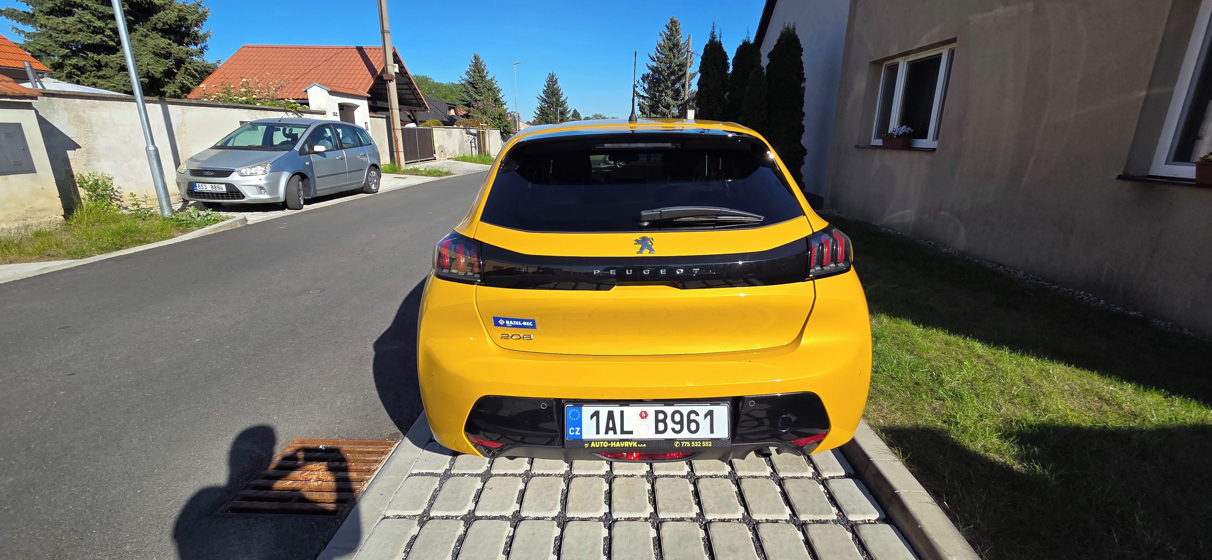 Peugeot 208, 1.2 PureTech, Allure, TOP stav - fotka 6