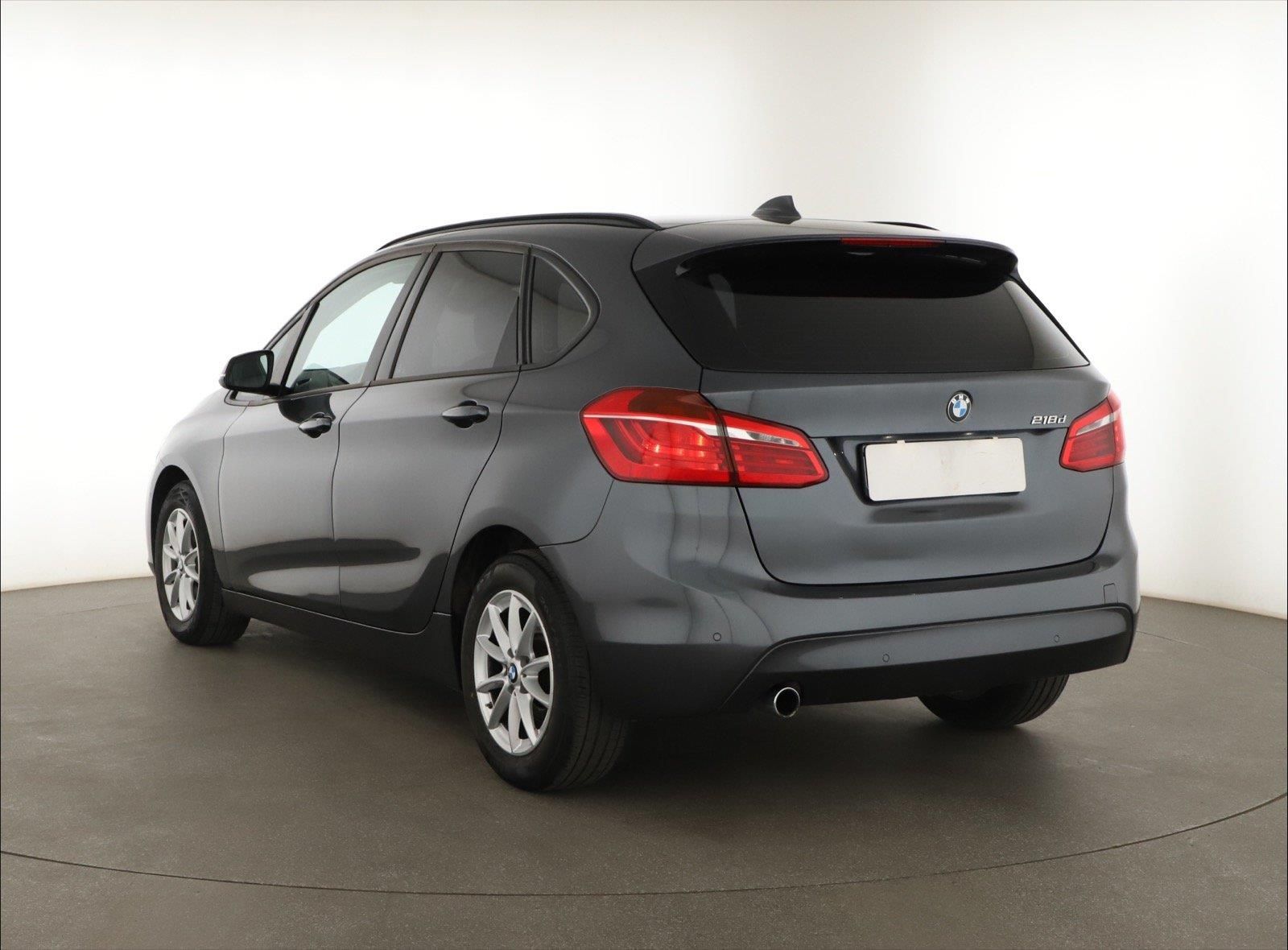 BMW Řada 2, 218d Active Tourer, Automat - fotka 4