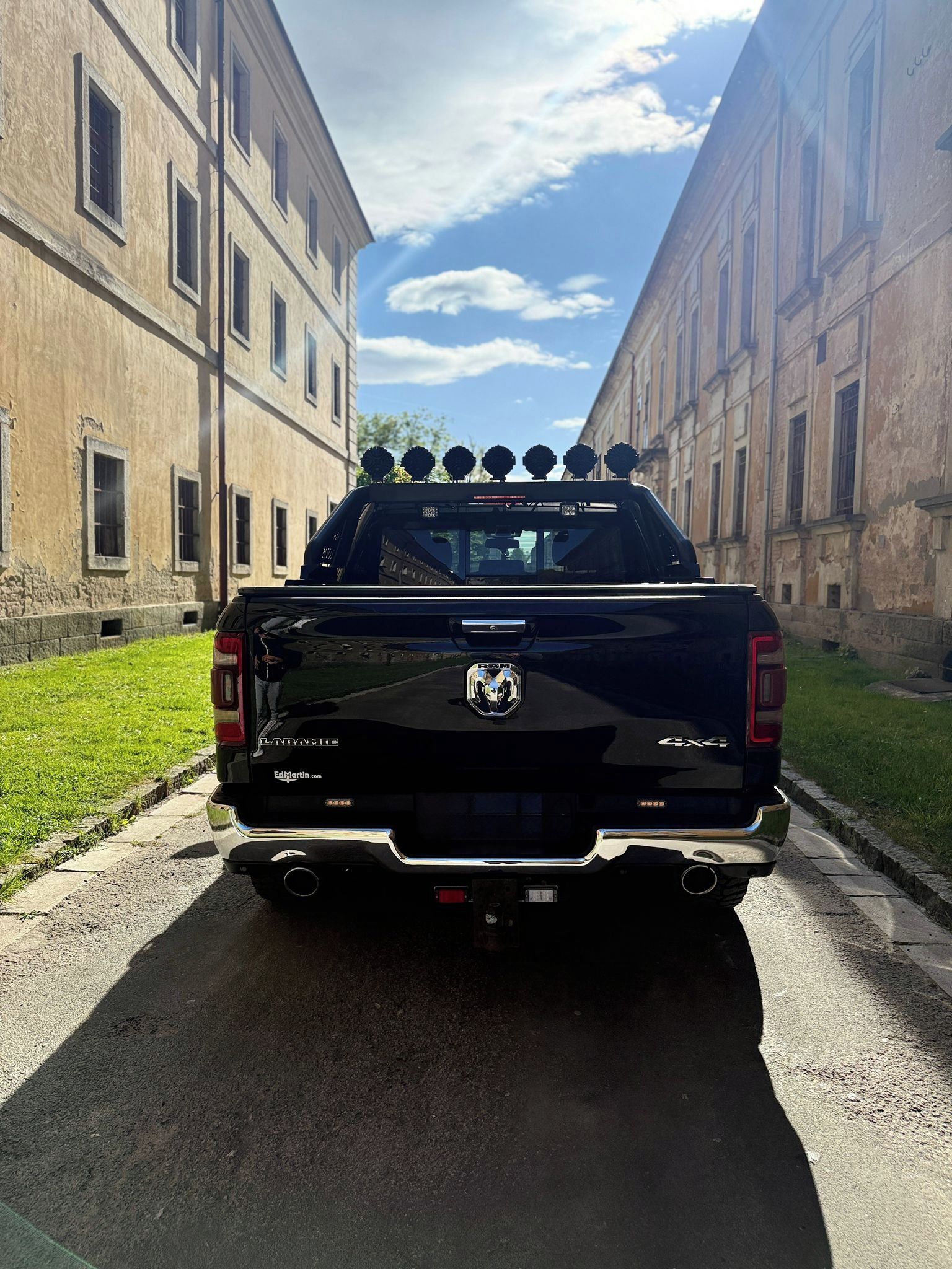 RAM 1500, LARAMIE 5,7 HEMI 4X4 - fotka 6