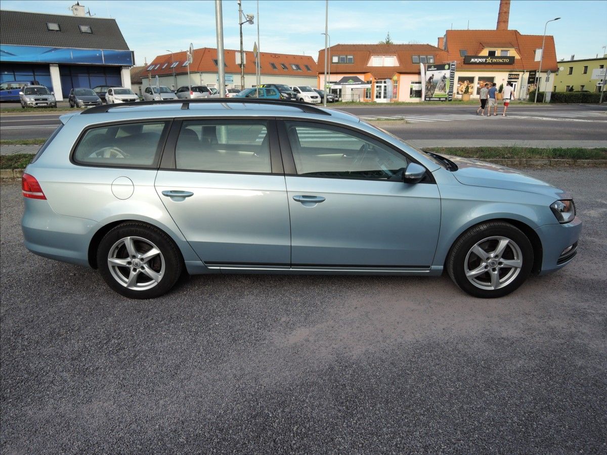 Volkswagen Passat, 1,6 TDi - fotka 5
