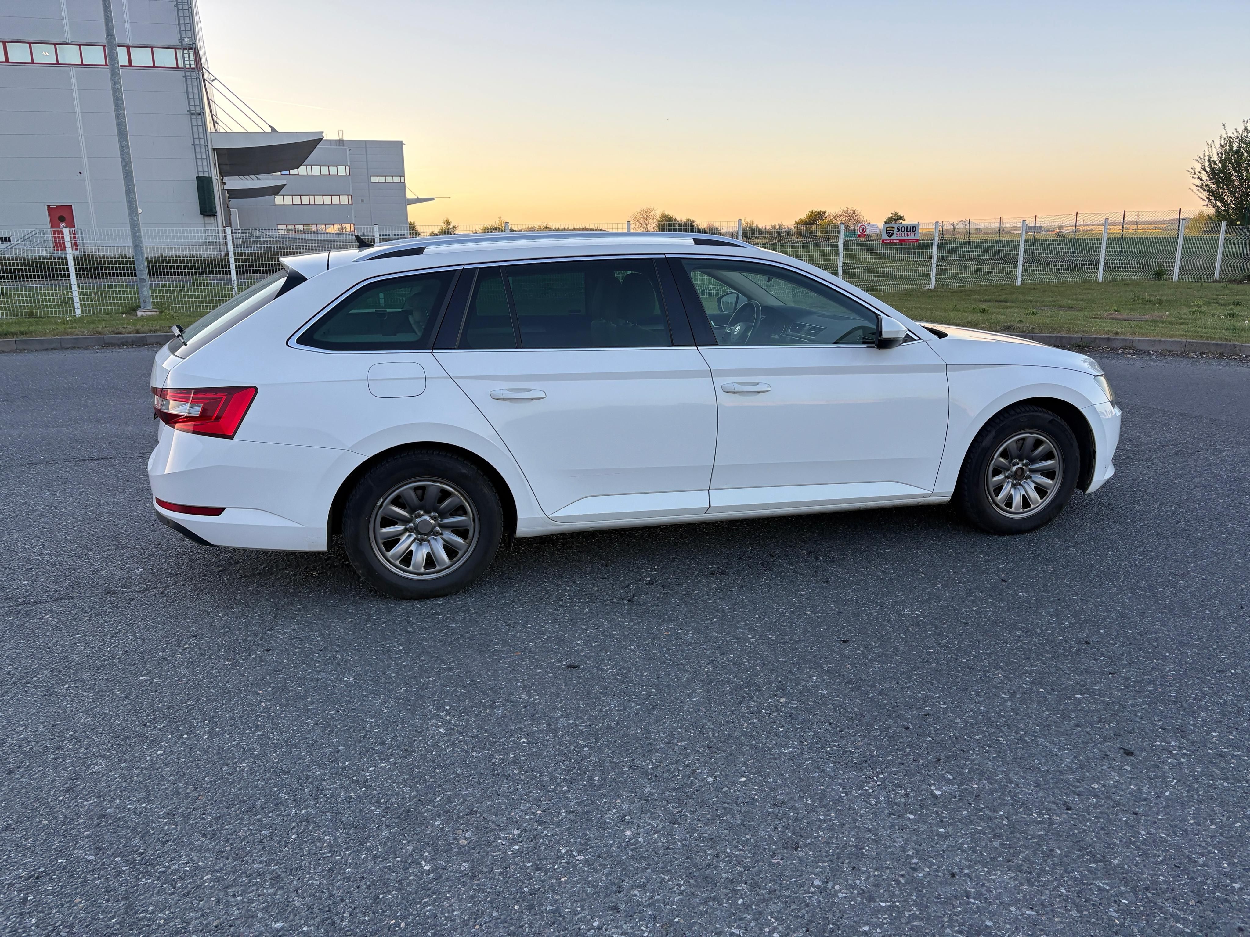 Škoda Superb, 110kW, DSG, Canton - fotka 6