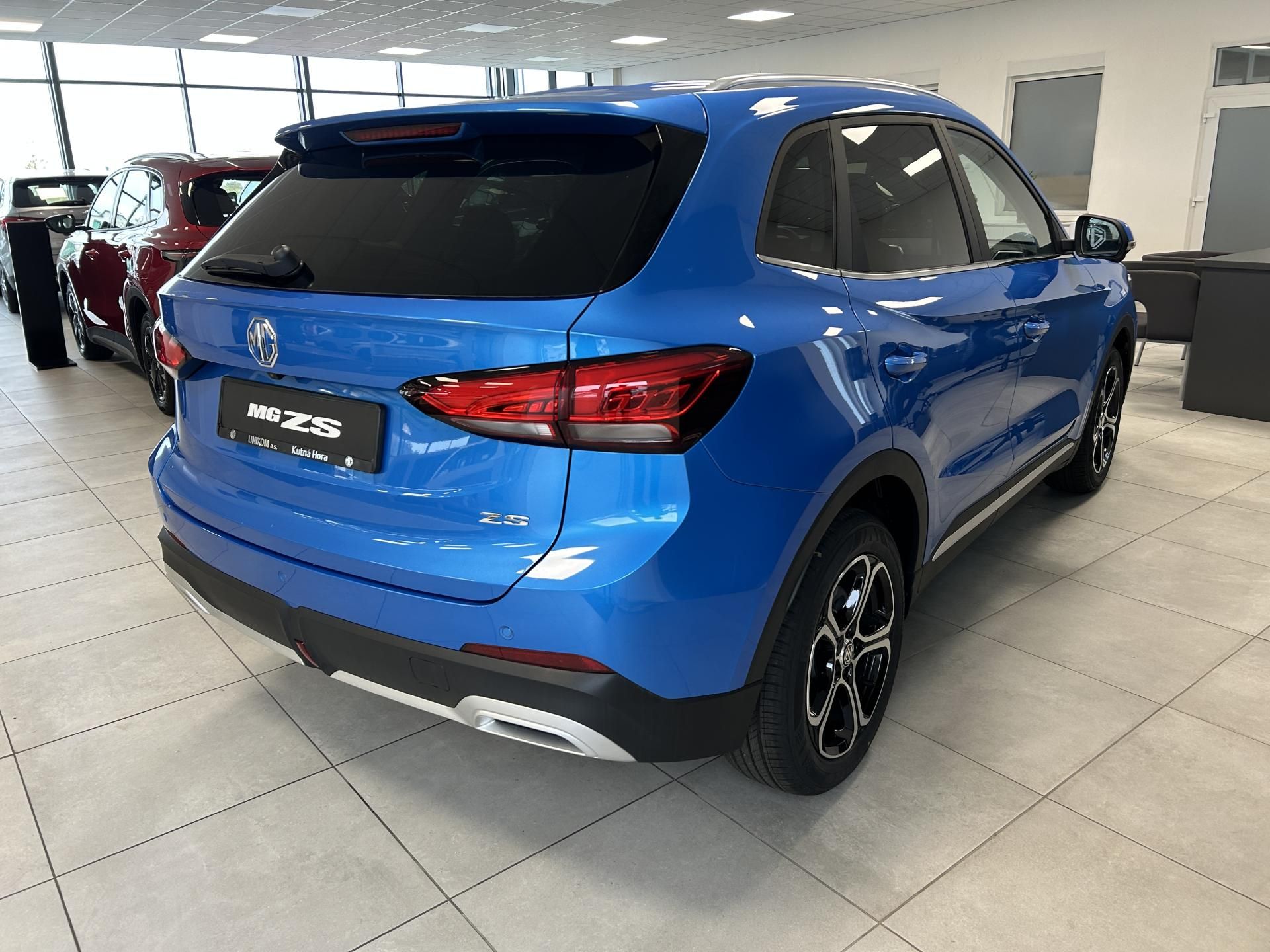 MG ZS, 1,5 HEV 145kW Emotion - fotka 5