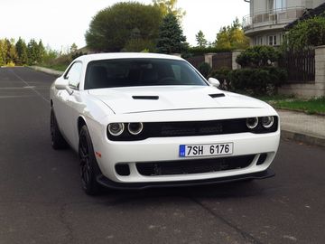 5.7 HEMI V8 SRT vzhled - DPH