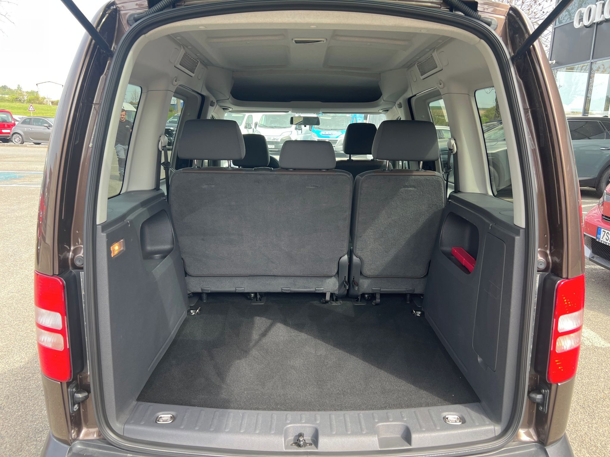 Volkswagen Caddy, 1.6 TDi 102k SERVIS ZÁRUKA - fotka 6