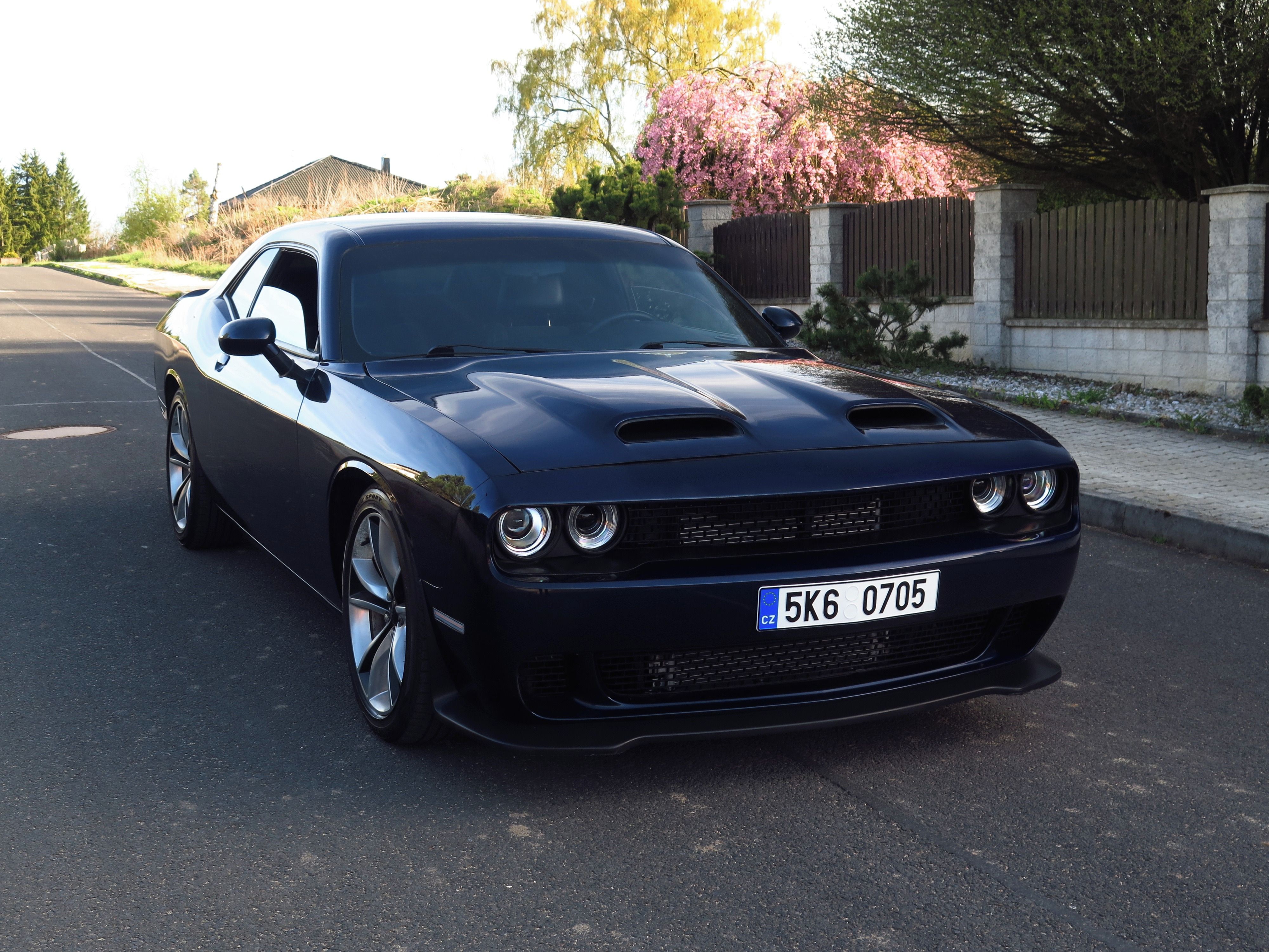 Dodge Challenger, 5.7 HEMI V8 SRT vzhled - DPH - fotka 4