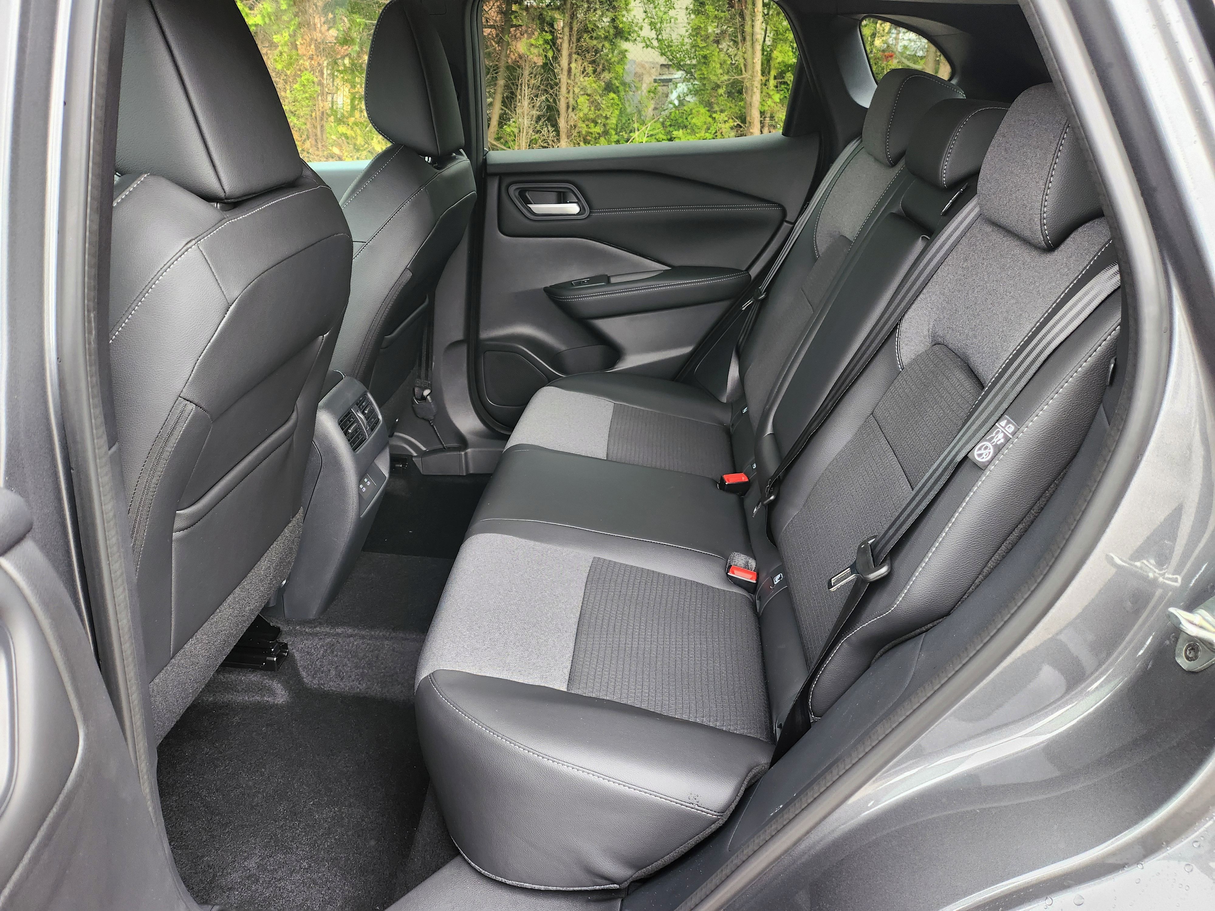 Nissan Qashqai, 1,3 DIG-T 103kW N-CONNECTA - fotka 3
