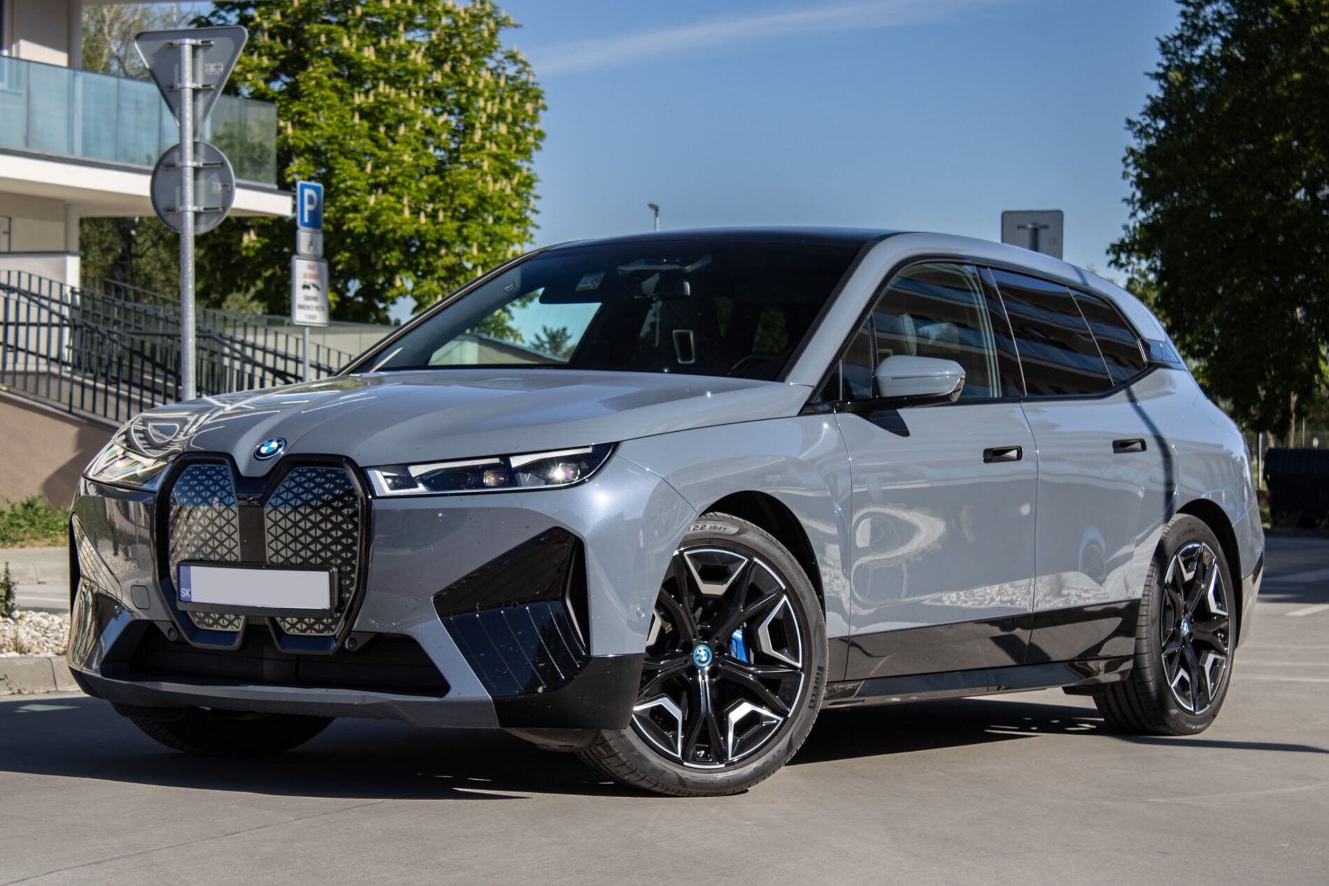 BMW iX