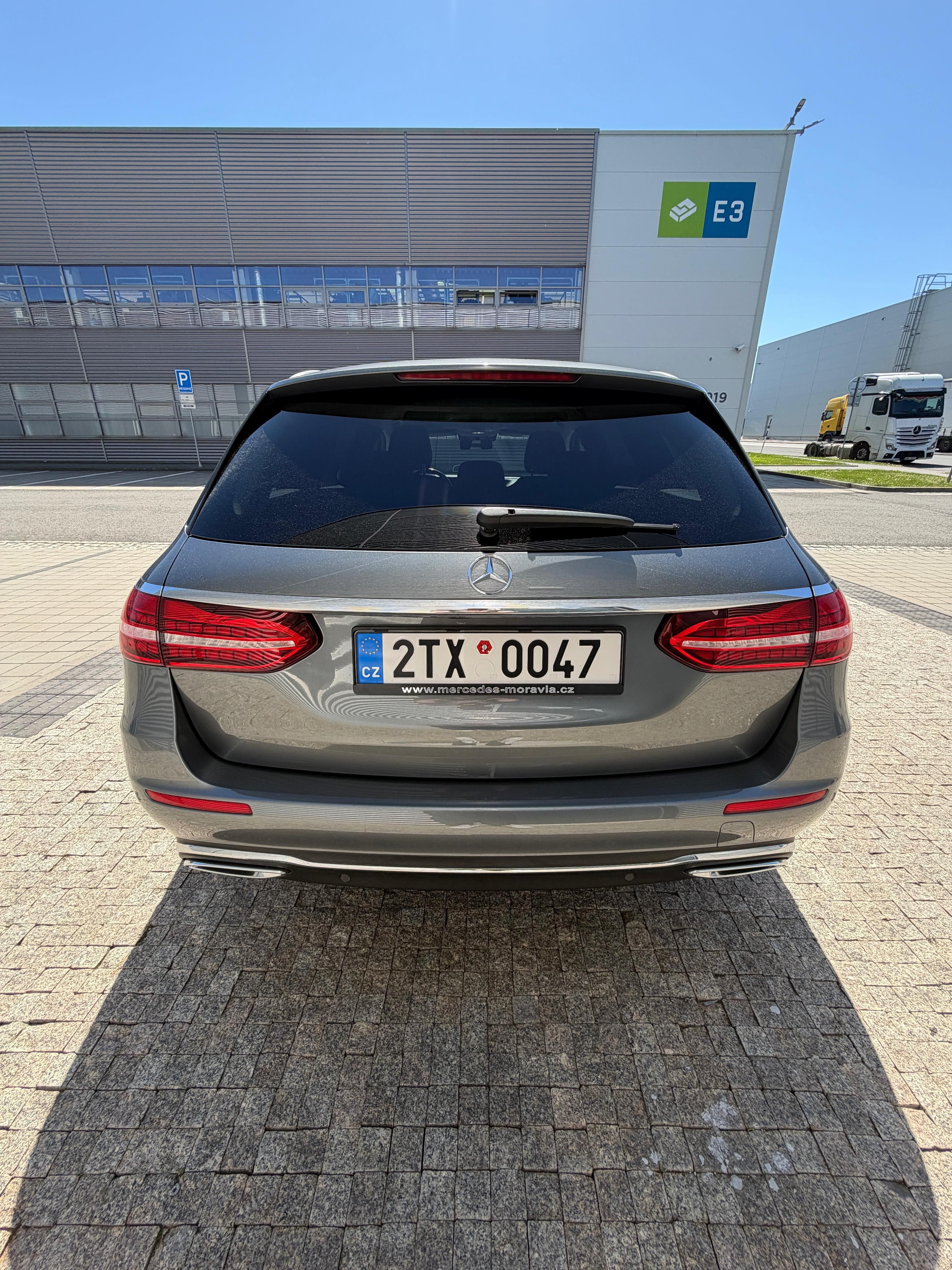 Mercedes-Benz Třídy E, Třída E 220d 4MATIC, r.v. 2022 - fotka 5