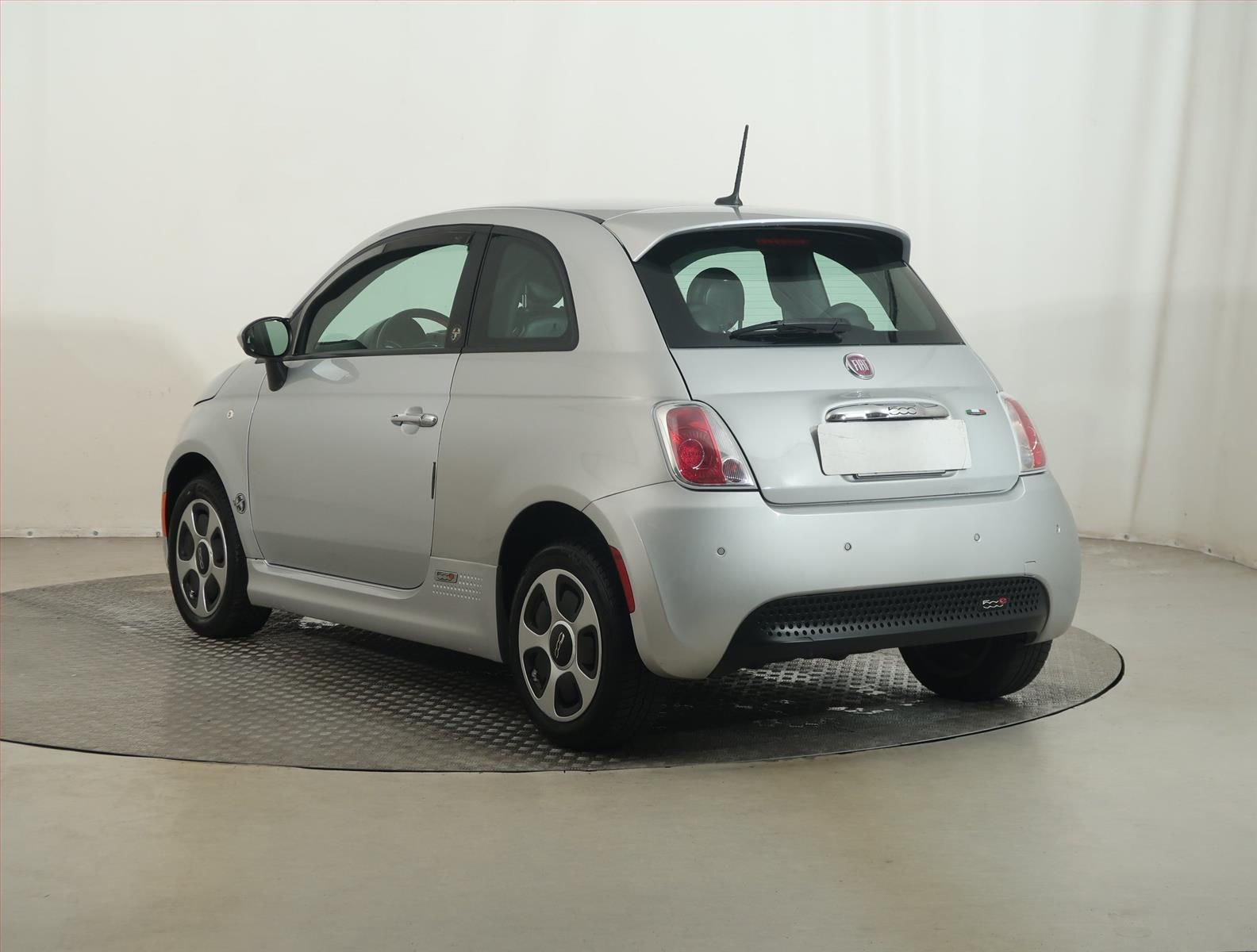 Fiat 500E, 24 kWh, Automat - fotka 4