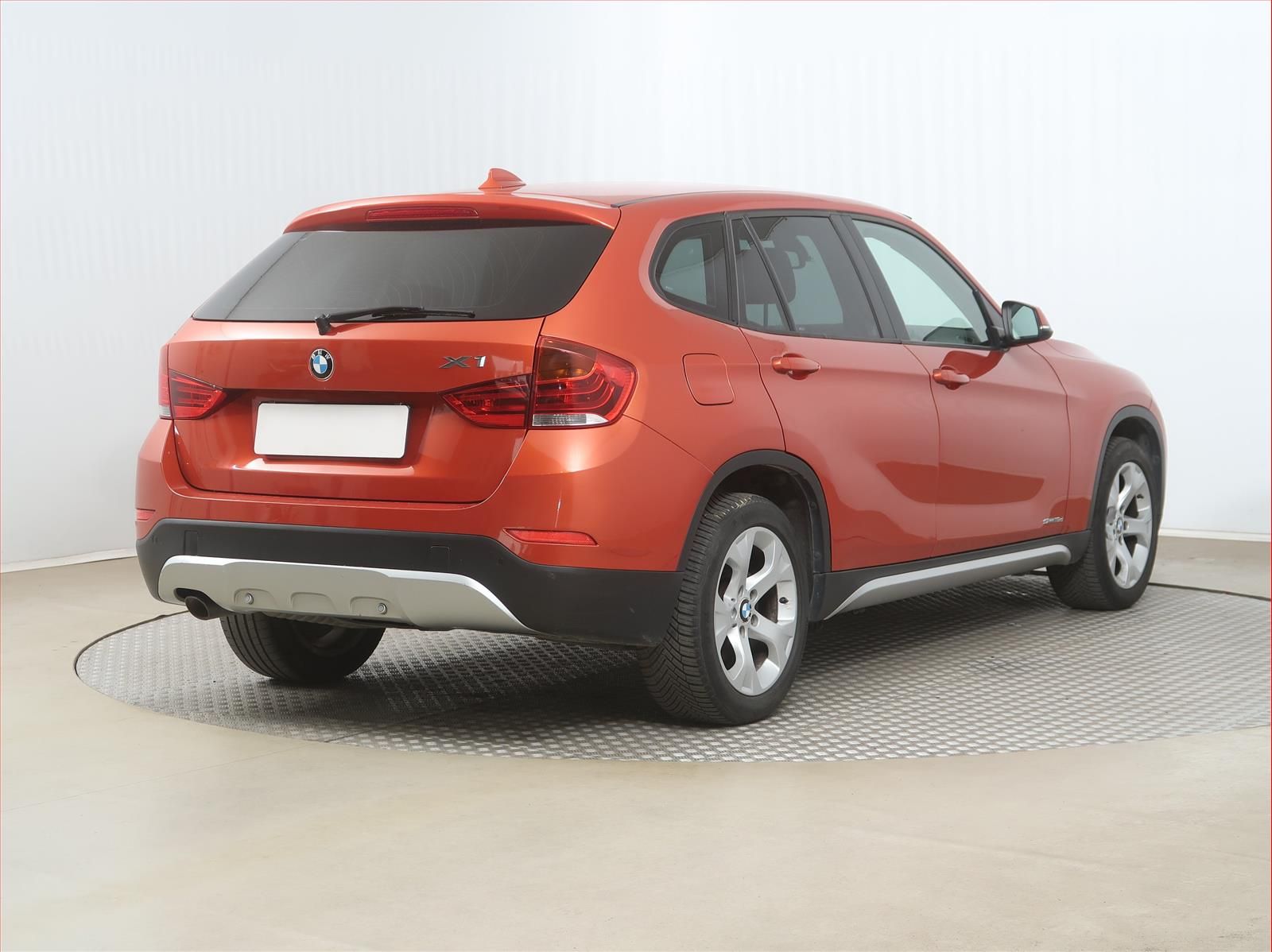 BMW X1, sDrive16d, Kožené sedačky - fotka 5