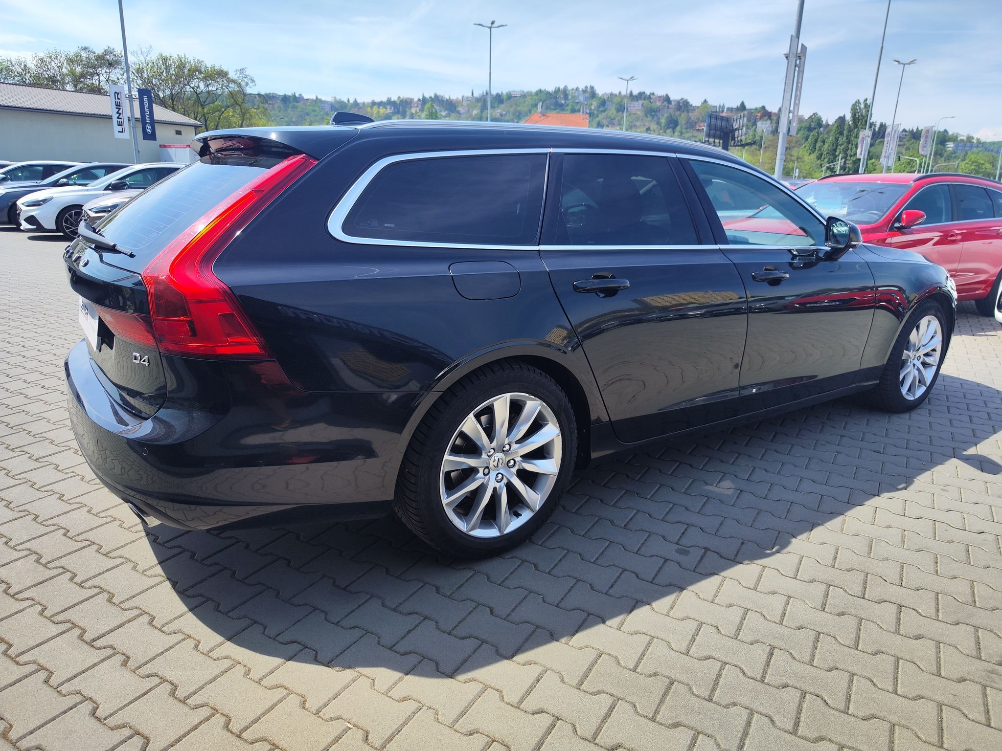 Volvo V90, D4 2.0/140kW Momentum AT - fotka 5