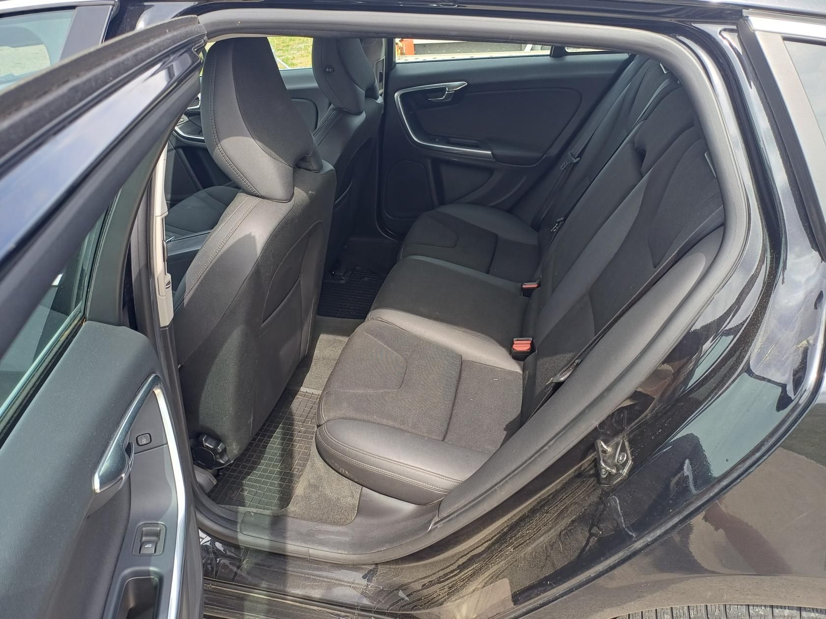 Volvo V60, 1.6 D2 84kW Klima - fotka 6