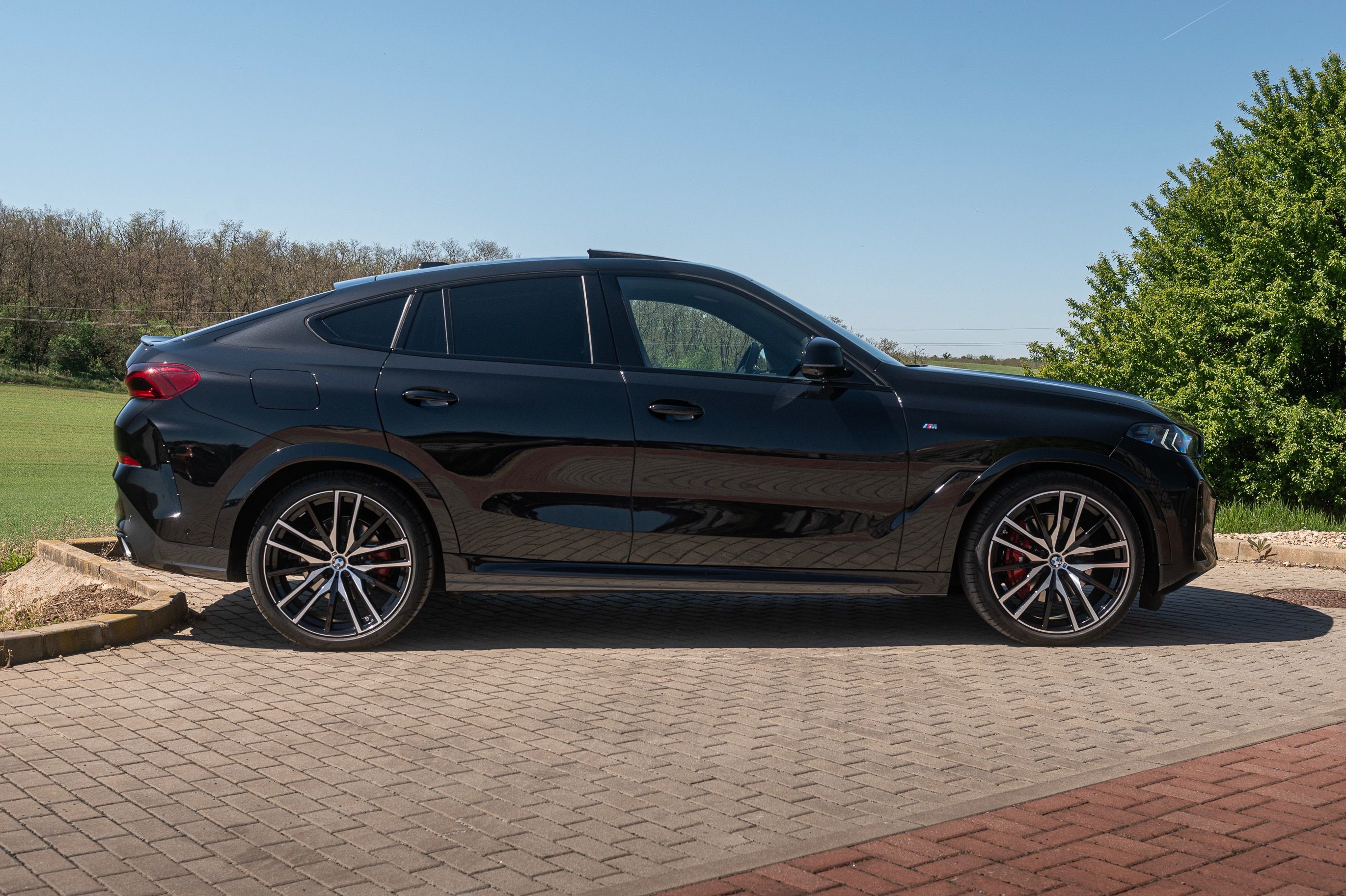 BMW X6, 40d xDrive M, 1.Maj, ČR, PPF - fotka 4