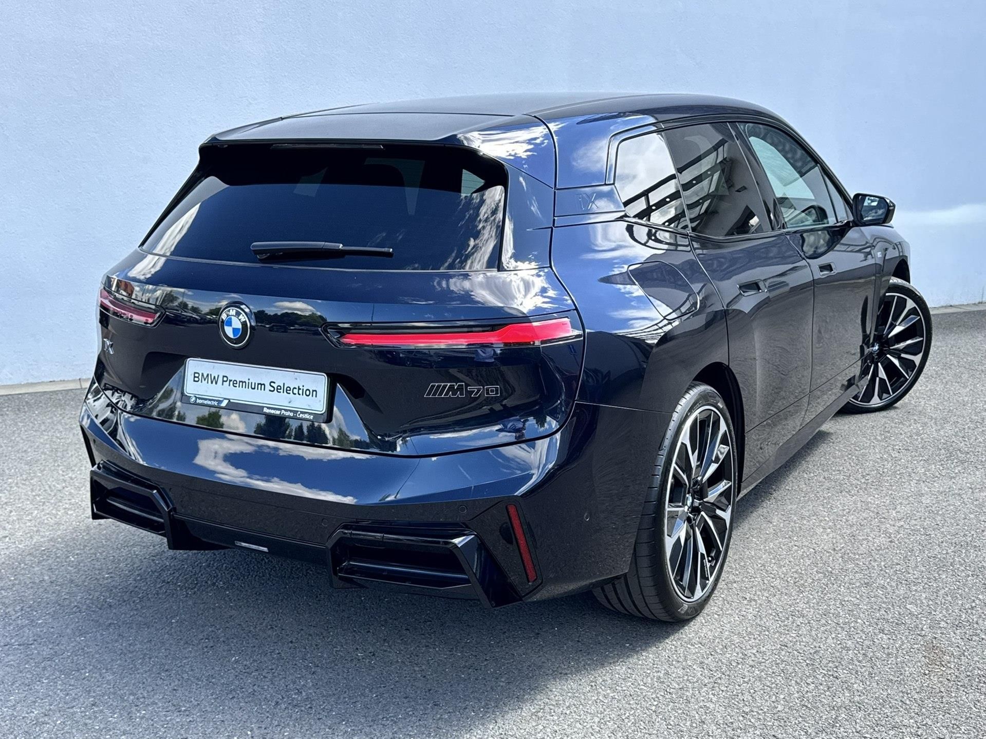 BMW iX, iX M70 - fotka 2