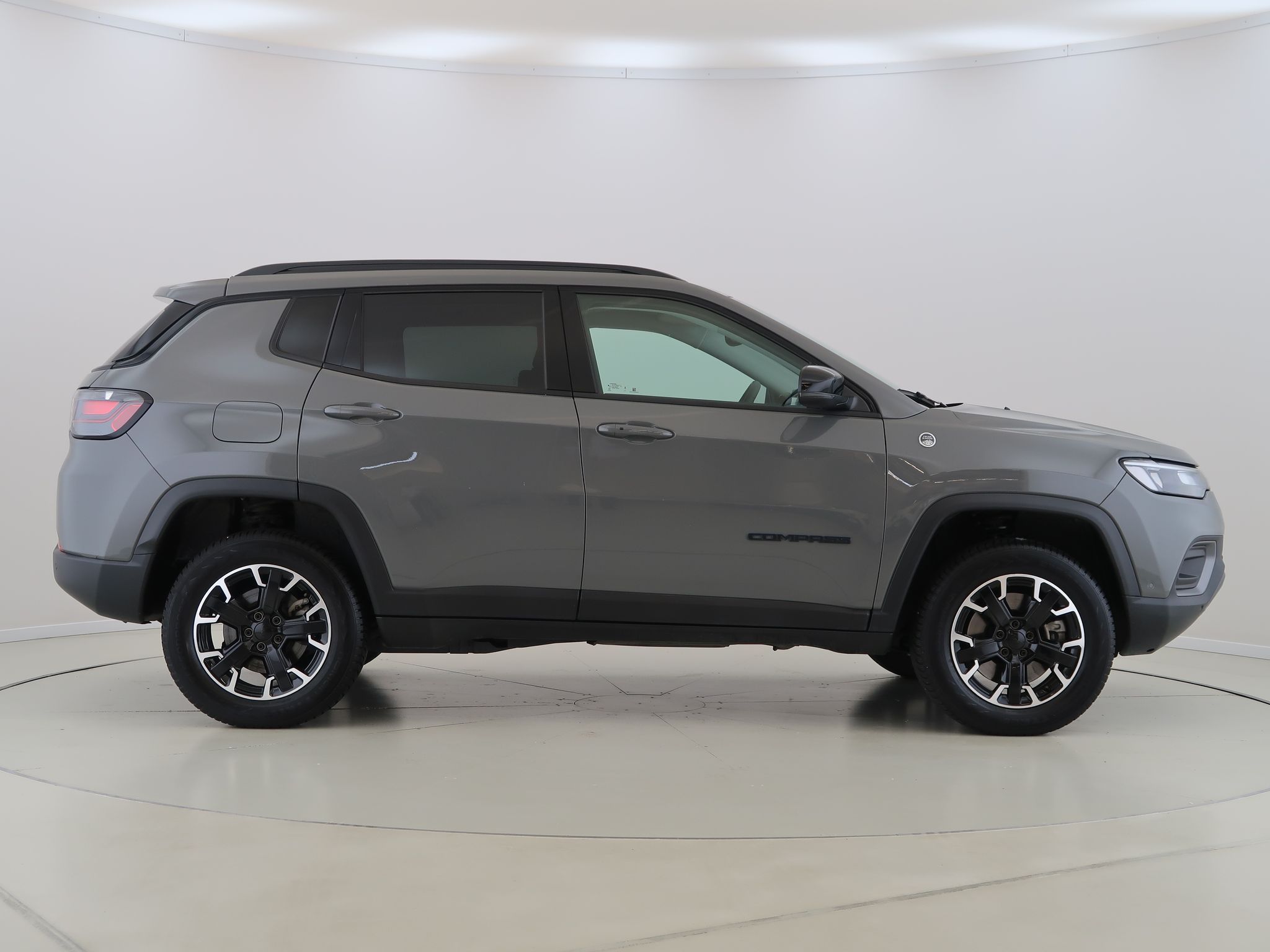 Jeep Compass, Plug-in,4x4,AT,132kW,TrailHawk - fotka 4